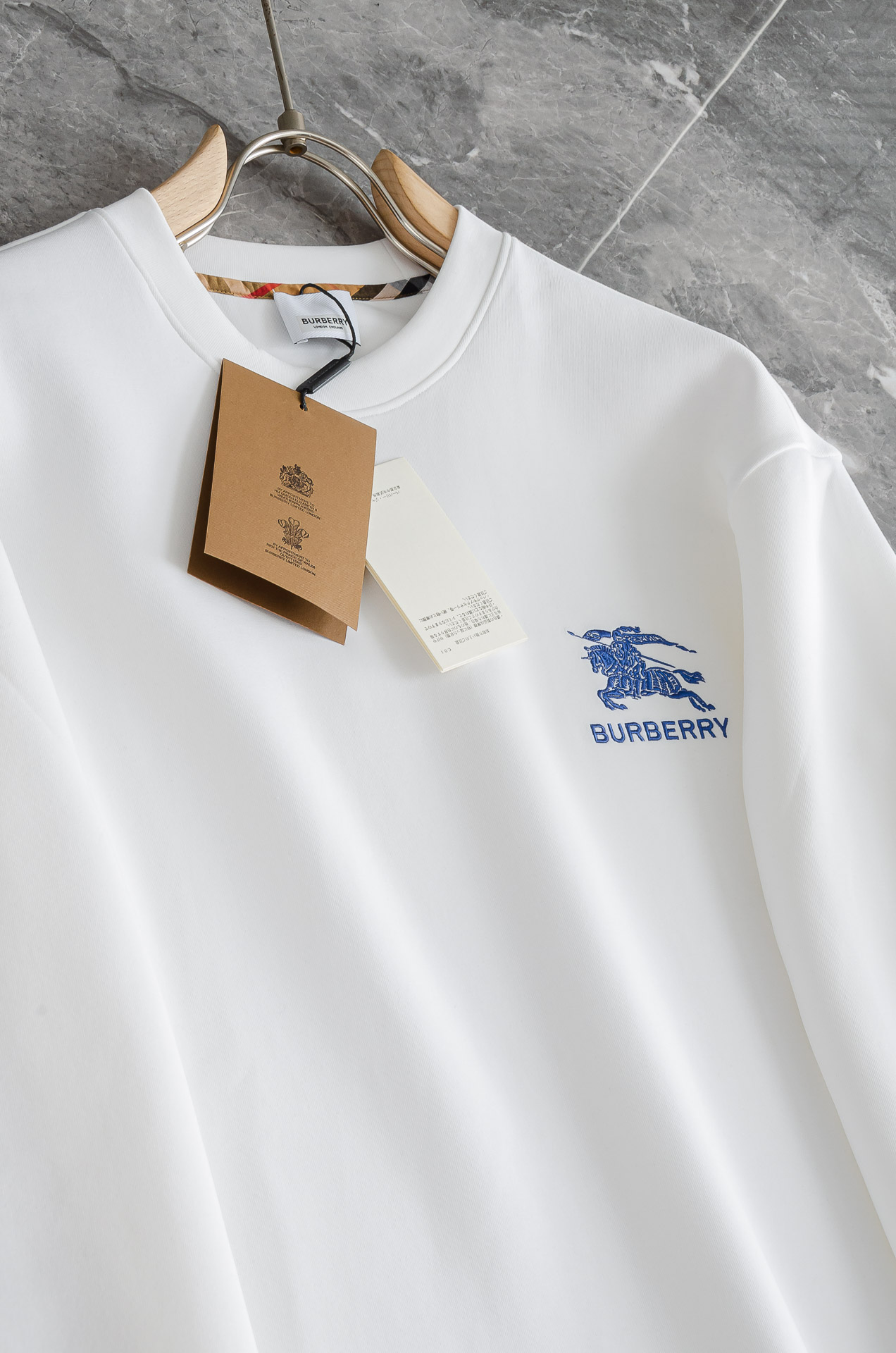 BBR巴宝莉2025FW圆领长袖男士套头卫衣#选用进口56%聚酯纤维 36%再生纤维8%氨纶面料，质感硬