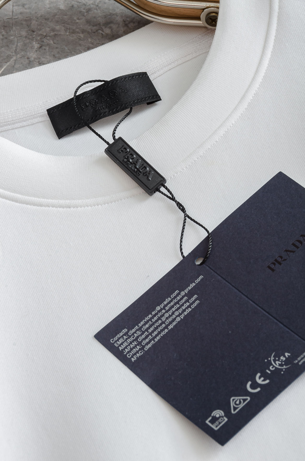 New# Prada 普拉达2025FW圆领长袖男士套头卫衣#质感硬朗挺拔有型，版型立体不易起皱，上身舒