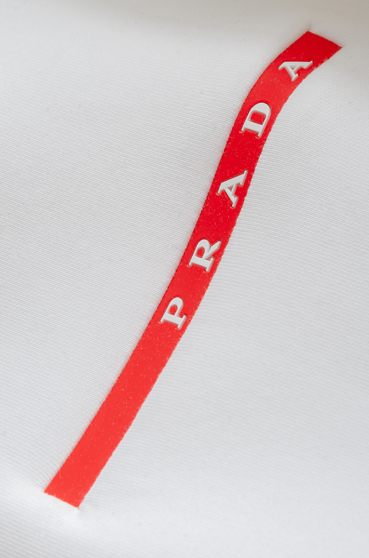 New# Prada 普拉达2025FW圆领长袖男士套头卫衣#质感硬朗挺拔有型，版型立体不易起皱，上身舒