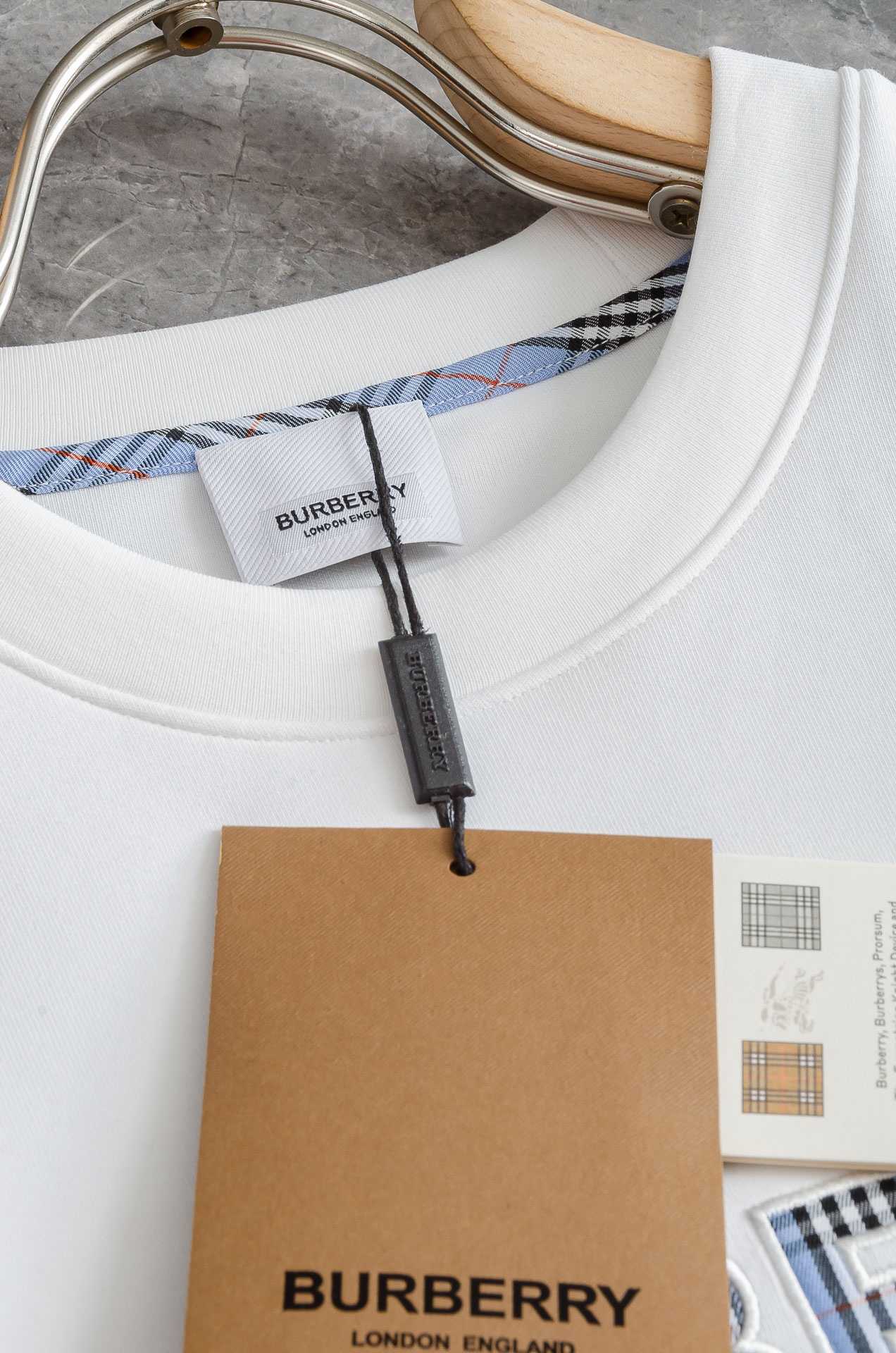 BBR巴宝莉2025FW圆领长袖男士套头卫衣#选用进口56%聚酯纤维 36%再生纤维8%氨纶面料，质感硬