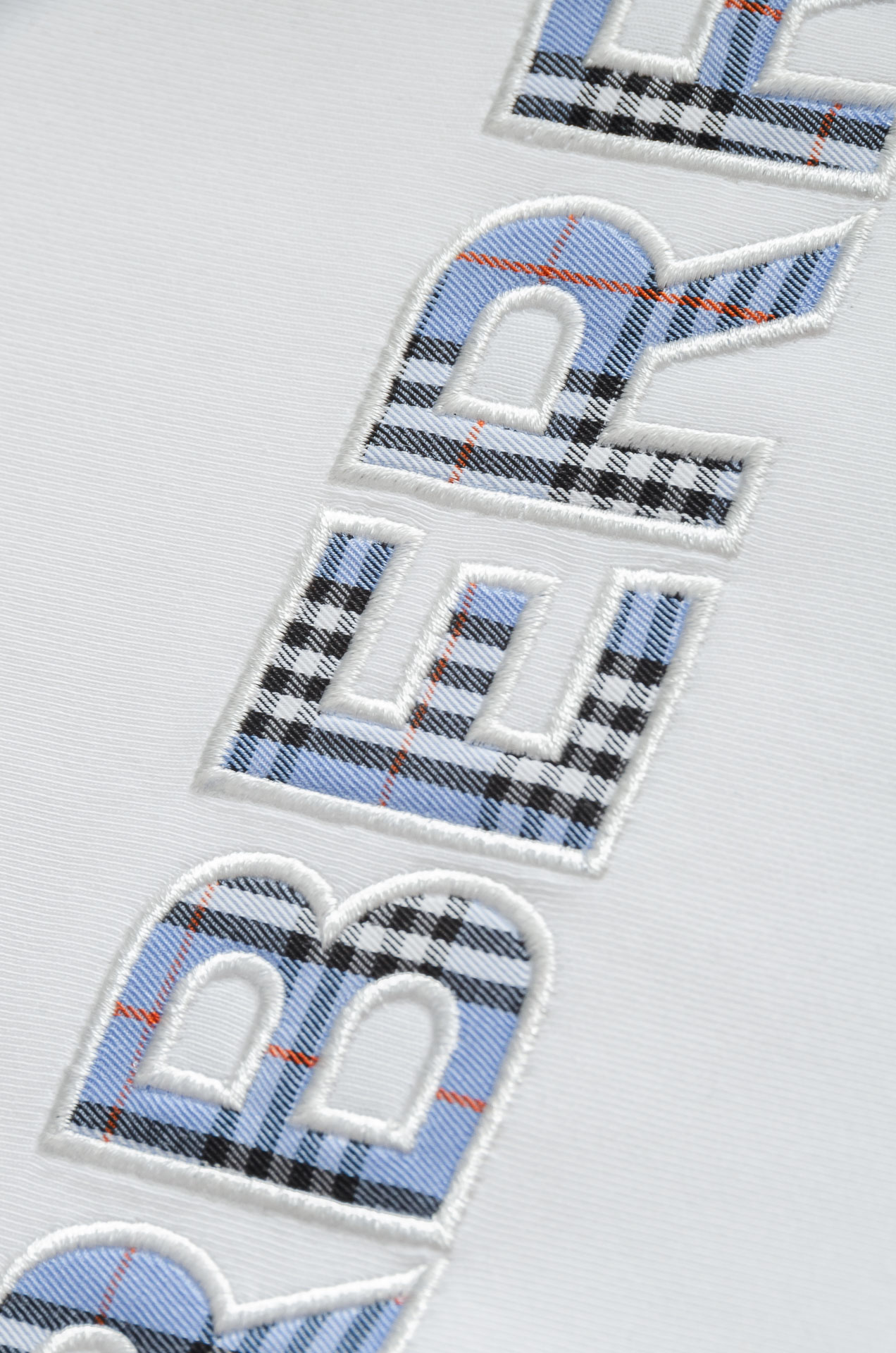 BBR巴宝莉2025FW圆领长袖男士套头卫衣#选用进口56%聚酯纤维 36%再生纤维8%氨纶面料，质感硬