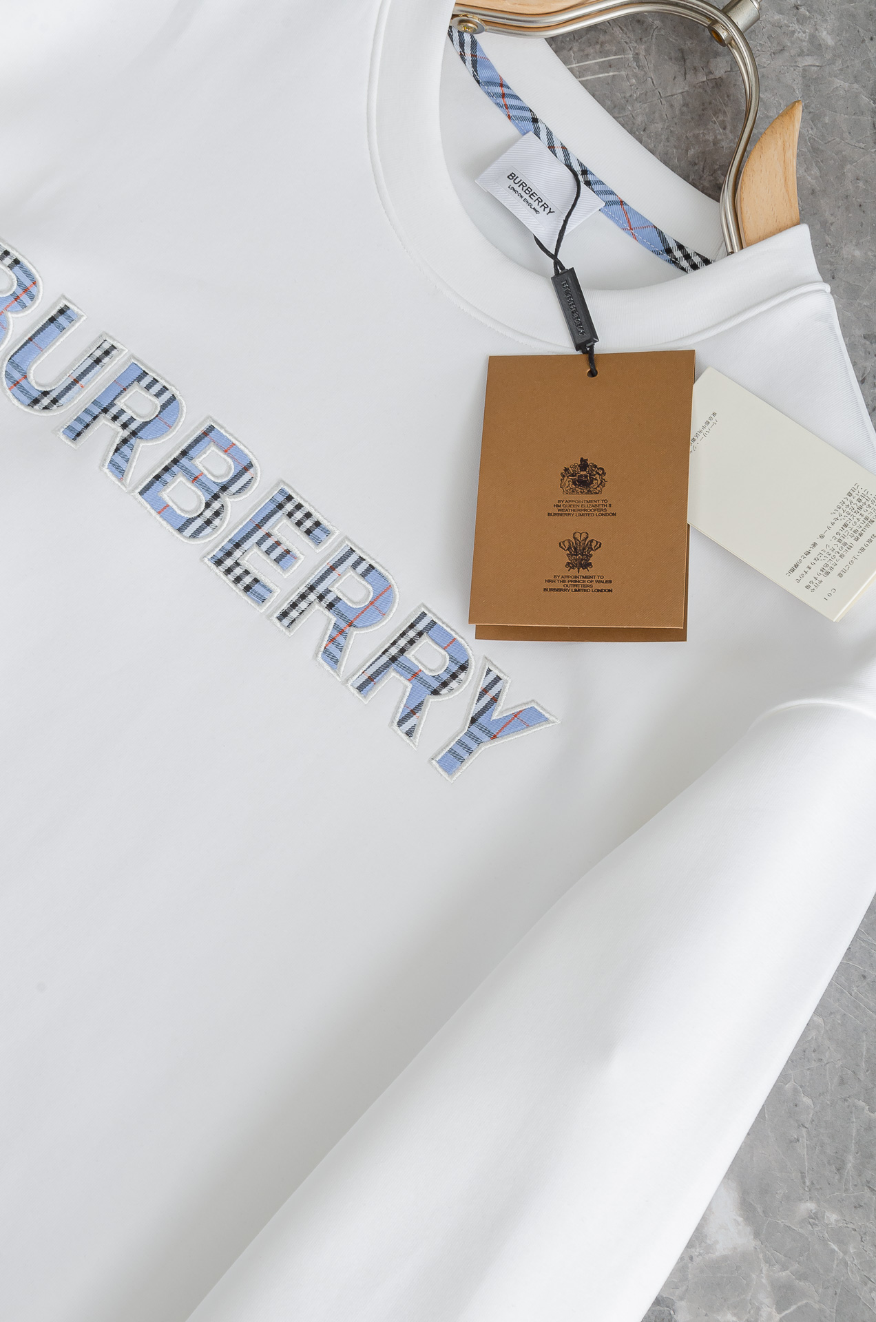 BBR巴宝莉2025FW圆领长袖男士套头卫衣#选用进口56%聚酯纤维 36%再生纤维8%氨纶面料，质感硬