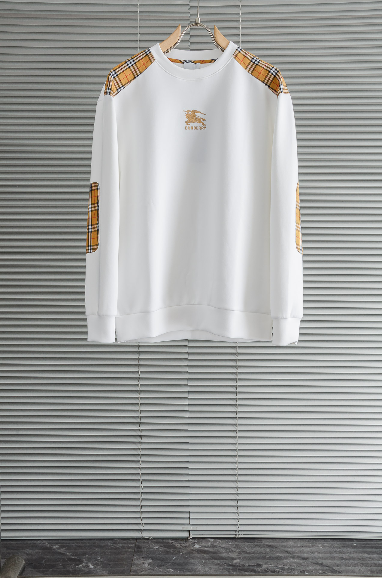 BBR巴宝莉2025FW圆领长袖男士套头卫衣#选用进口56%聚酯纤维 36%再生纤维8%氨纶面料，质感硬