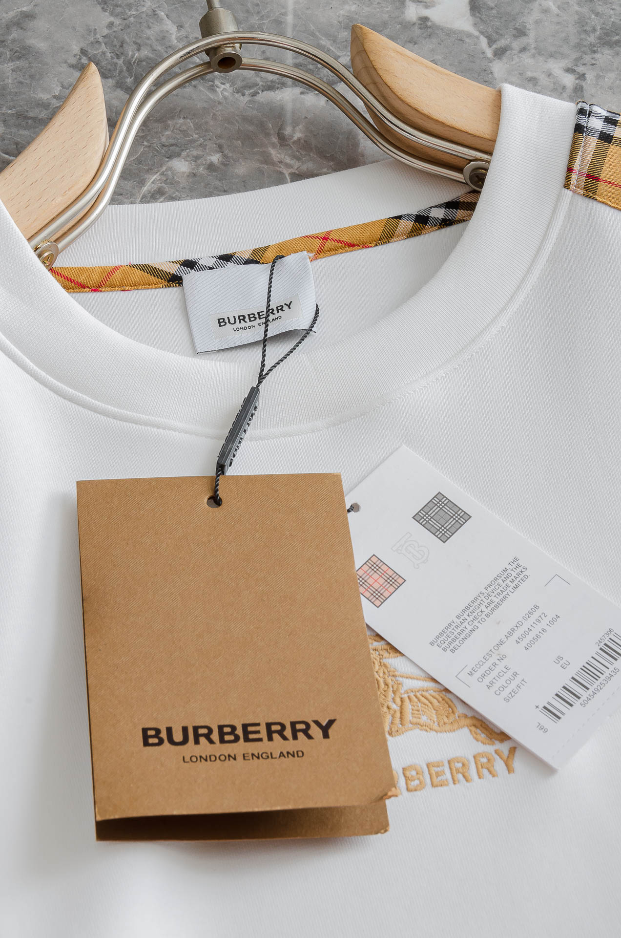 BBR巴宝莉2025FW圆领长袖男士套头卫衣#选用进口56%聚酯纤维 36%再生纤维8%氨纶面料，质感硬