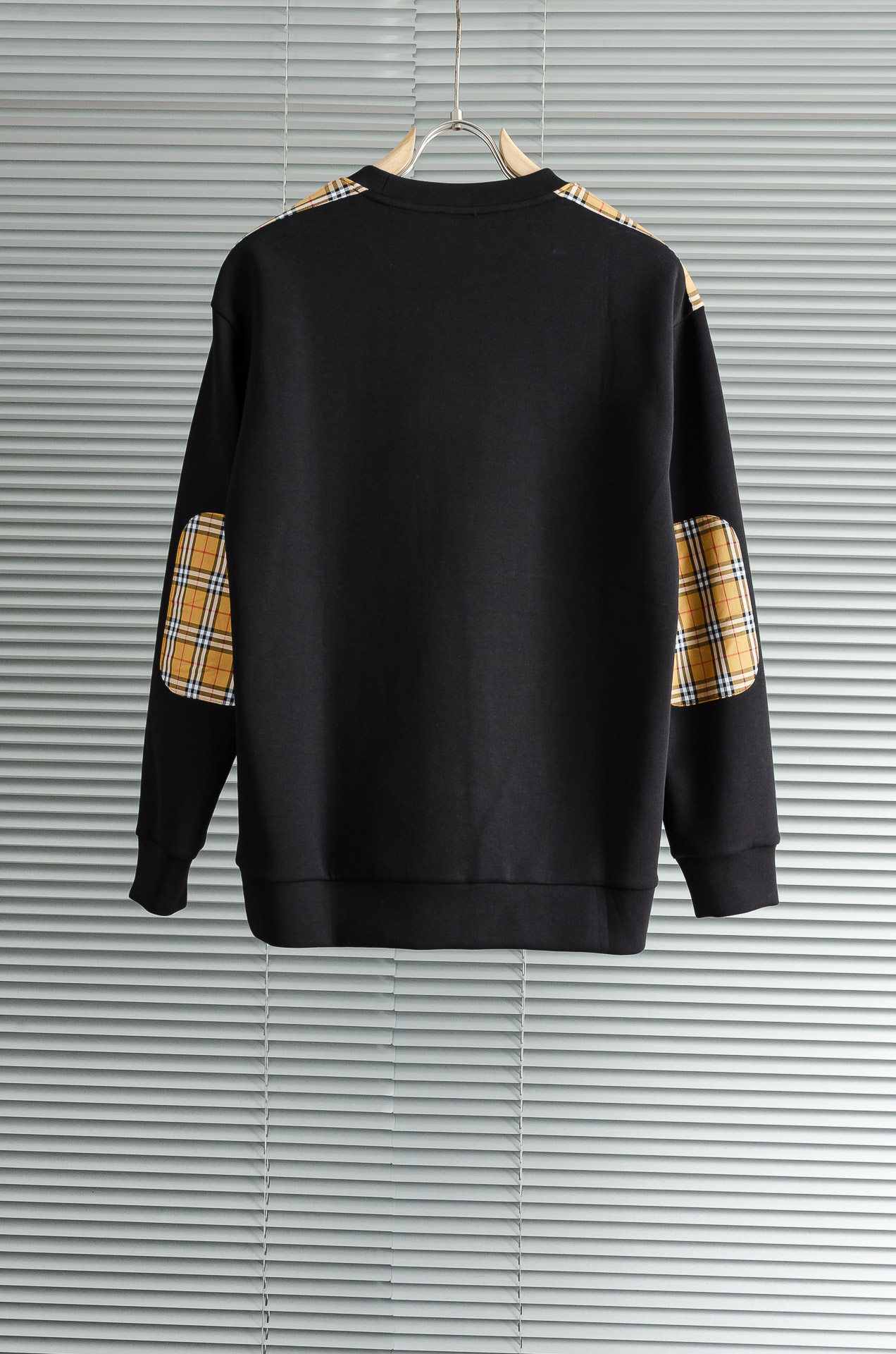 BBR巴宝莉2025FW圆领长袖男士套头卫衣#选用进口56%聚酯纤维 36%再生纤维8%氨纶面料，质感硬