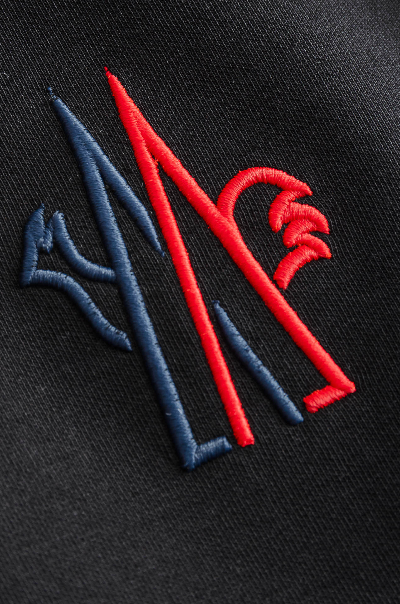 New# 蒙口 moncler2025FW圆领长袖男士套头卫衣#质感硬朗挺拔有型，版型立体不易起皱，上身