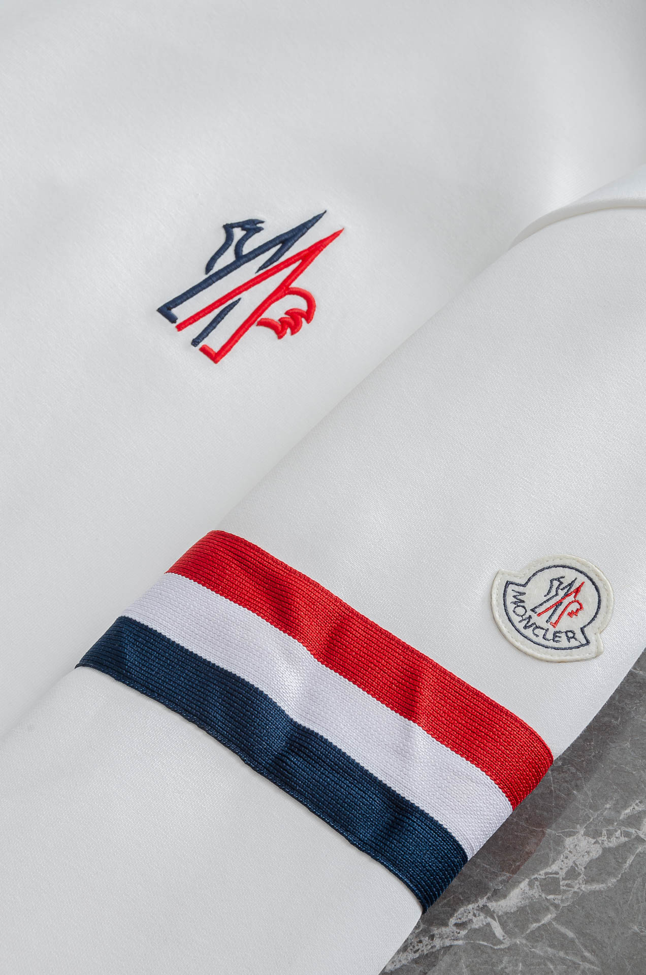 New# 蒙口 moncler2025FW圆领长袖男士套头卫衣#质感硬朗挺拔有型，版型立体不易起皱，上身