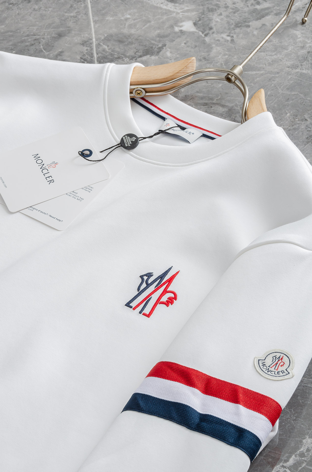 New# 蒙口 moncler2025FW圆领长袖男士套头卫衣#质感硬朗挺拔有型，版型立体不易起皱，上身