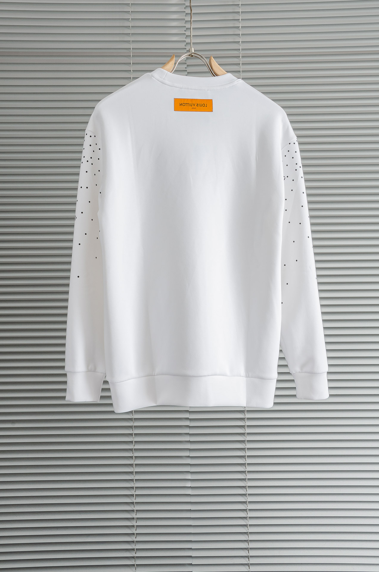 New# LV2025FW圆领长袖男士套头卫衣#质感硬朗挺拔有型，版型立体不易起皱，上身舒适却不失柔软度