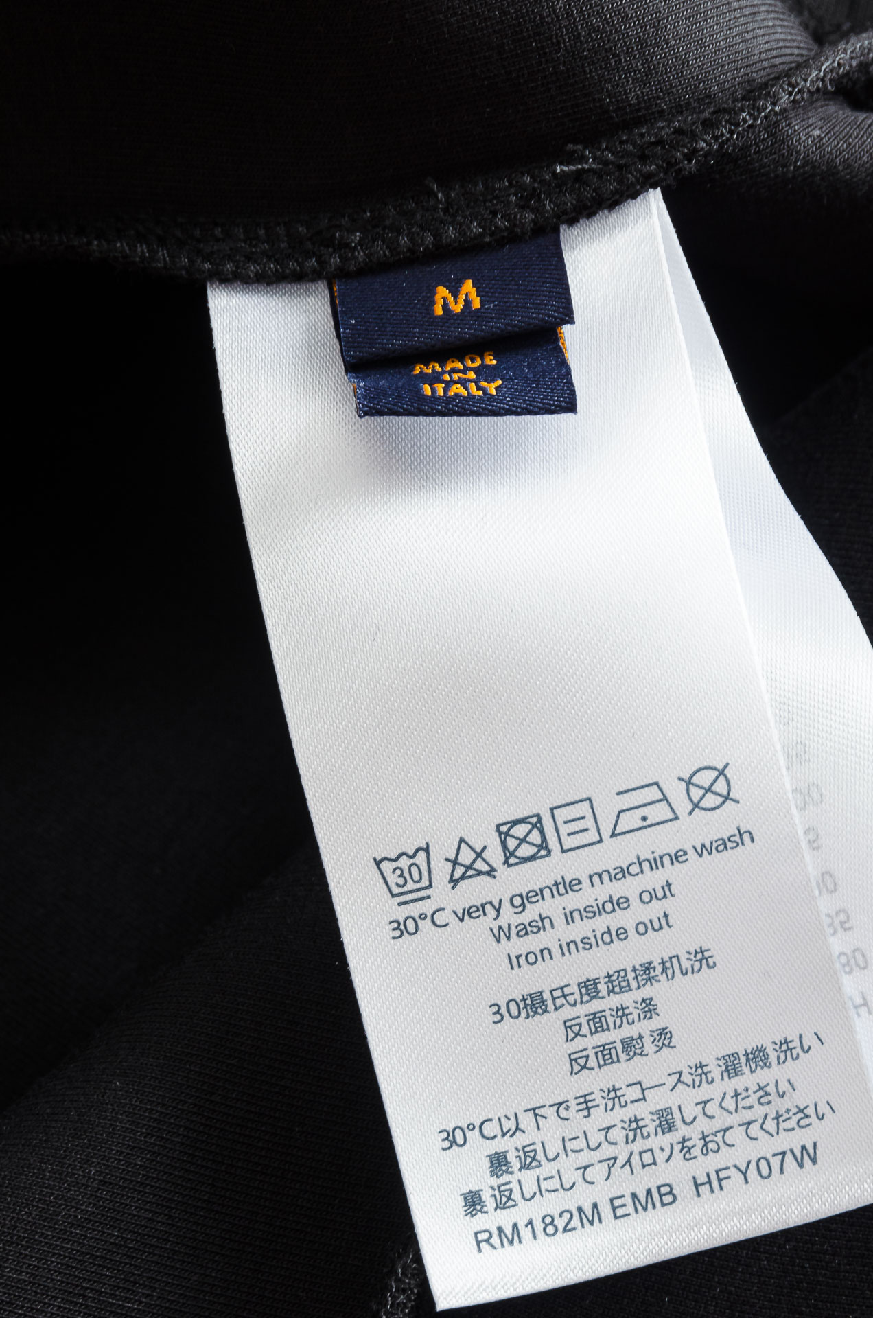 New# LV2025FW圆领长袖男士套头卫衣#质感硬朗挺拔有型，版型立体不易起皱，上身舒适却不失柔软度