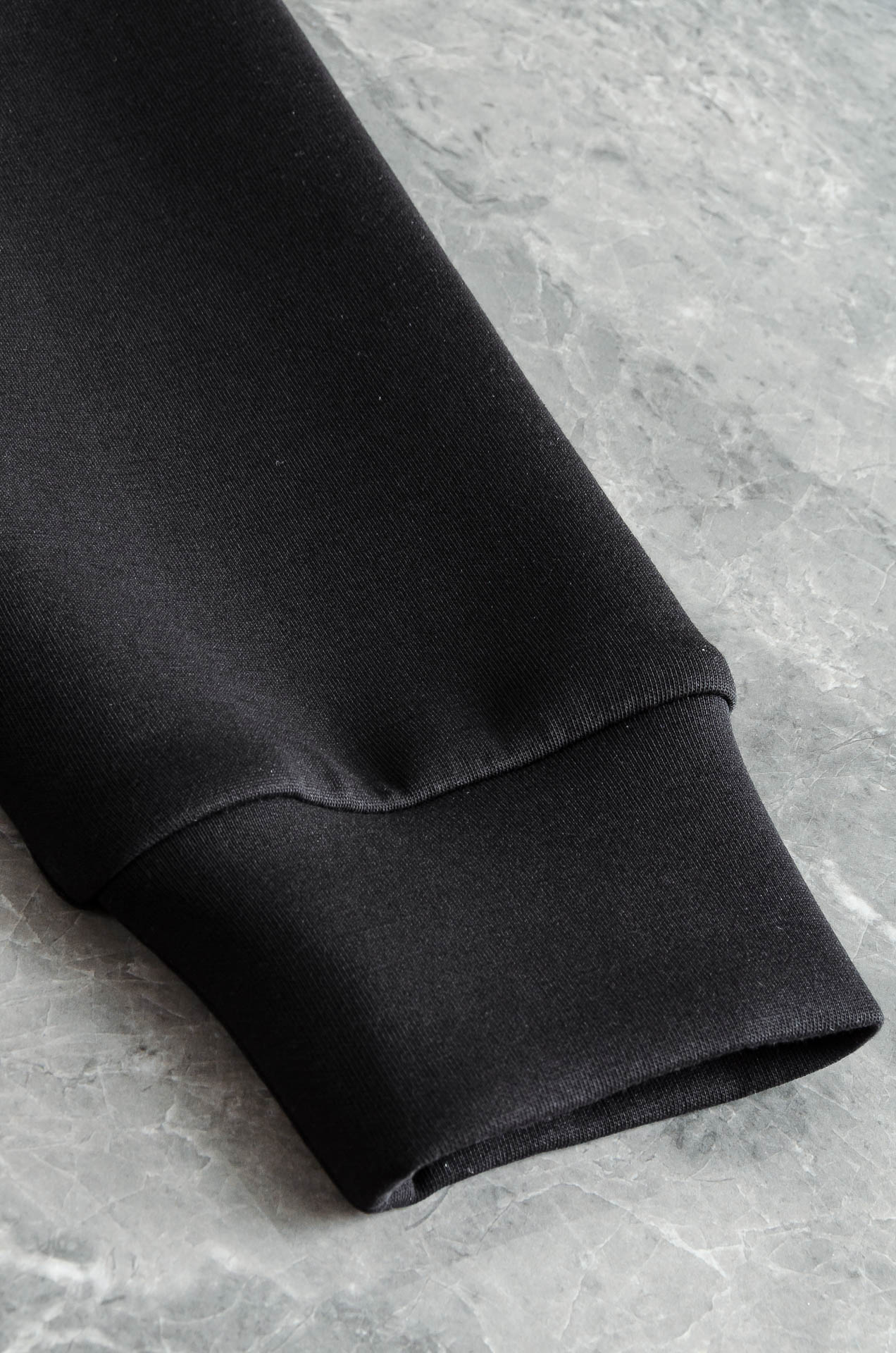 New# Prada 普拉达2025FW圆领长袖男士套头卫衣#质感硬朗挺拔有型，版型立体不易起皱，上身舒