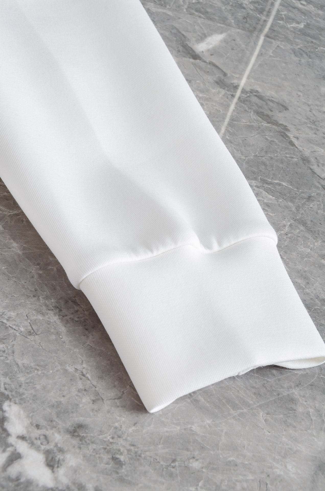 New# Prada 普拉达2025FW圆领长袖男士套头卫衣#质感硬朗挺拔有型，版型立体不易起皱，上身舒