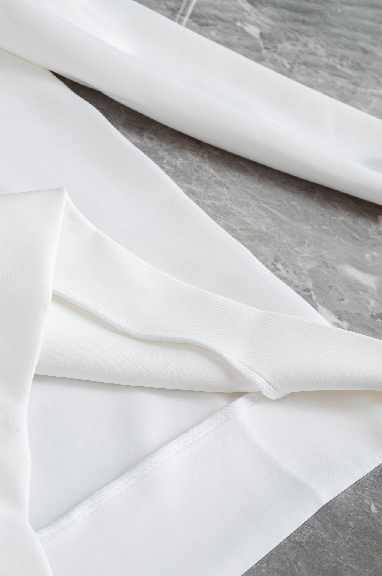 New# Prada 普拉达2025FW圆领长袖男士套头卫衣#质感硬朗挺拔有型，版型立体不易起皱，上身舒