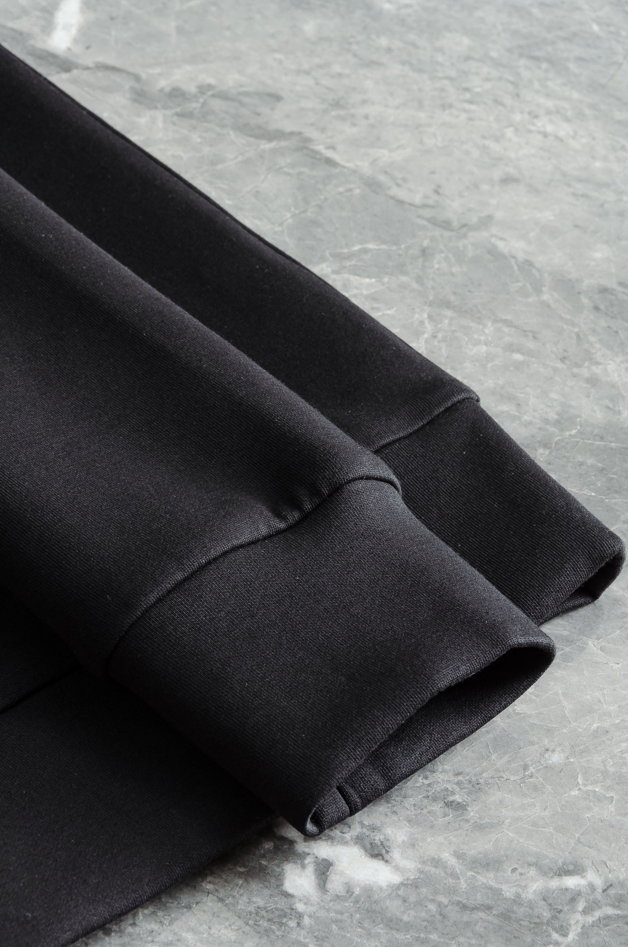 New# 蒙口 moncler2025FW圆领长袖男士套头卫衣#质感硬朗挺拔有型，版型立体不易起皱，上身