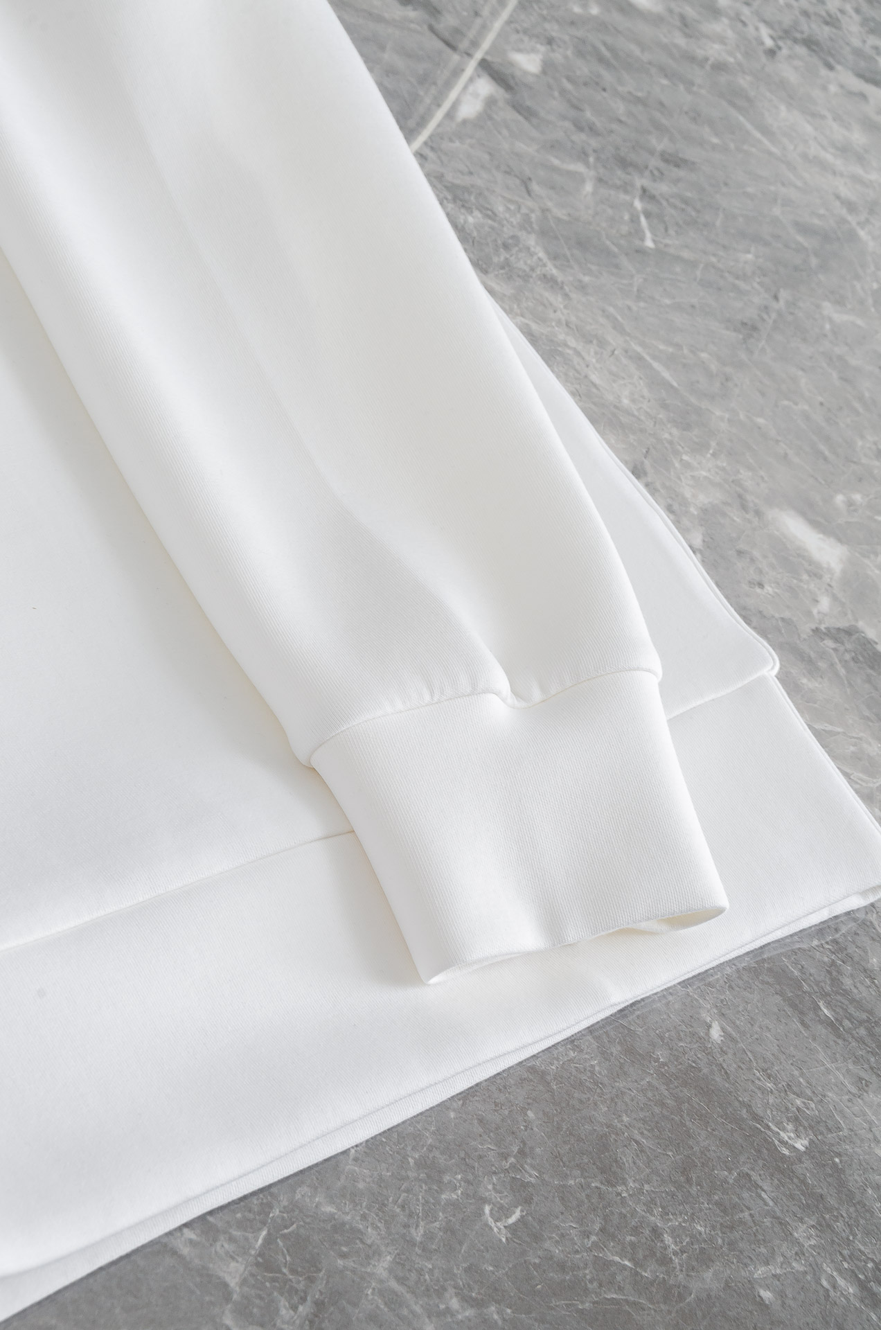 New# 蒙口 moncler2025FW圆领长袖男士套头卫衣#质感硬朗挺拔有型，版型立体不易起皱，上身