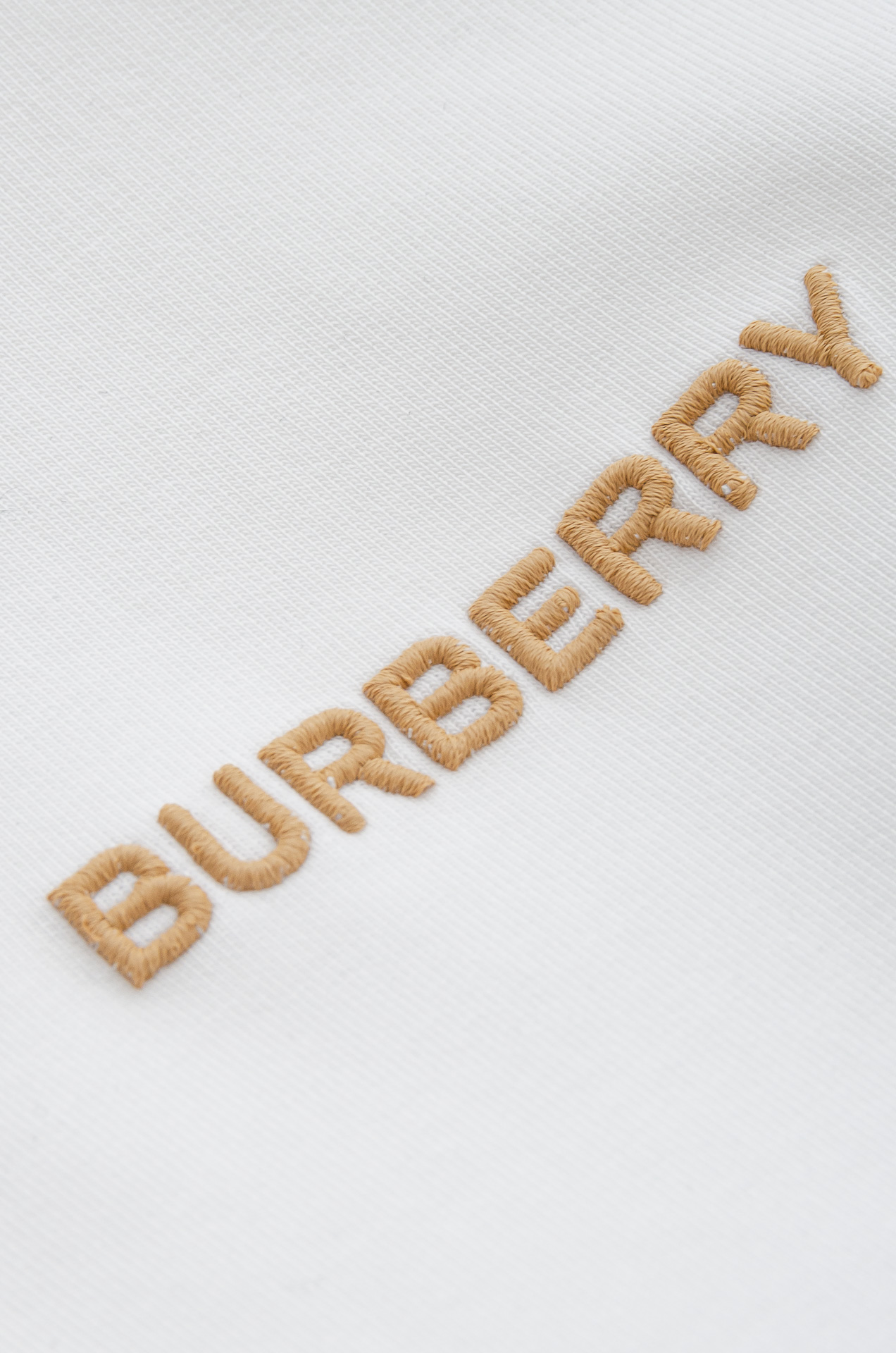 BBR 巴宝莉 2025FW秋冬新品连帽卫衣#质感硬朗挺拔有型，版型立体不易起皱，上身舒适却不失柔软度，