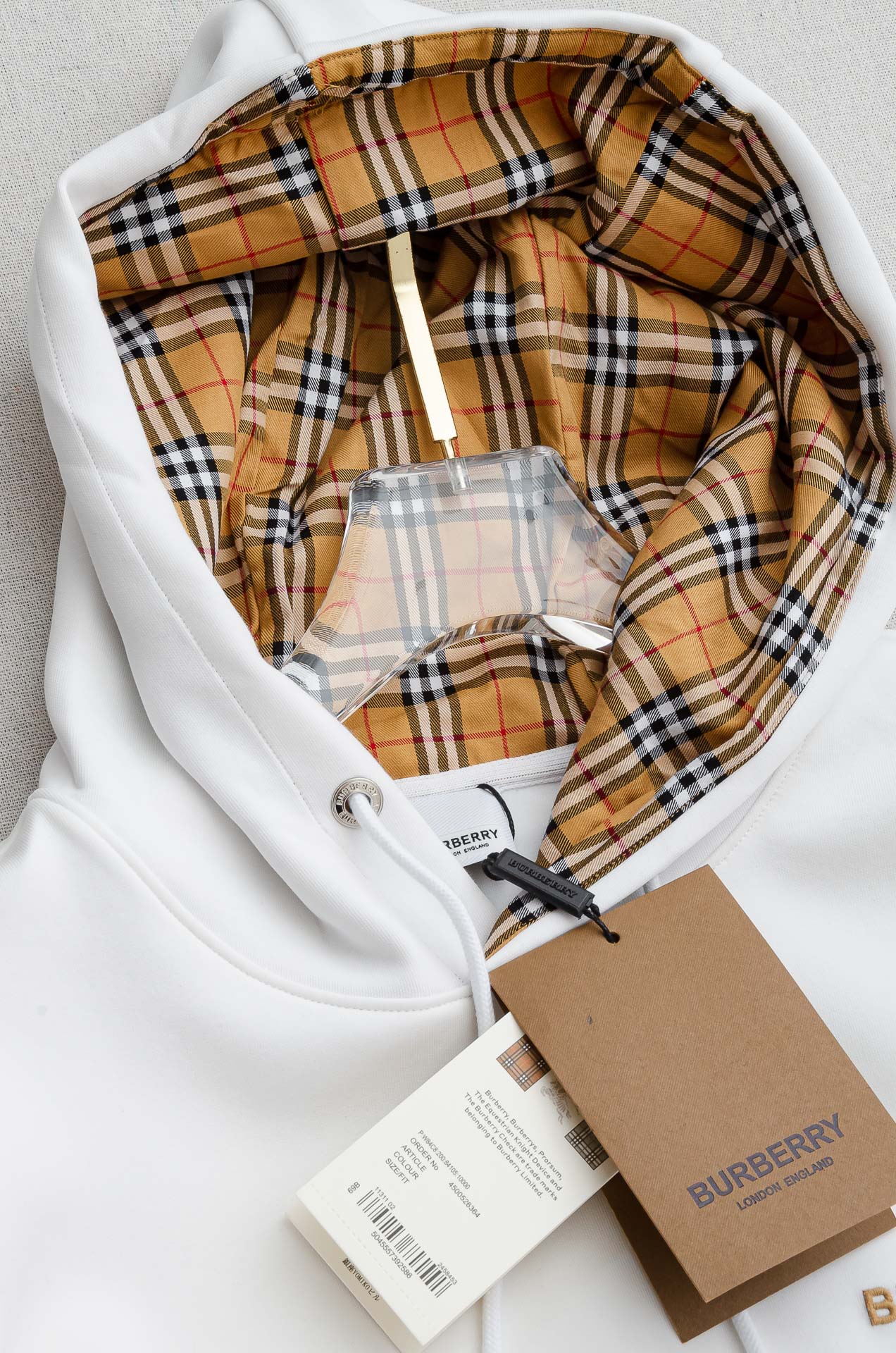 BBR 巴宝莉 2025FW秋冬新品连帽卫衣#质感硬朗挺拔有型，版型立体不易起皱，上身舒适却不失柔软度，