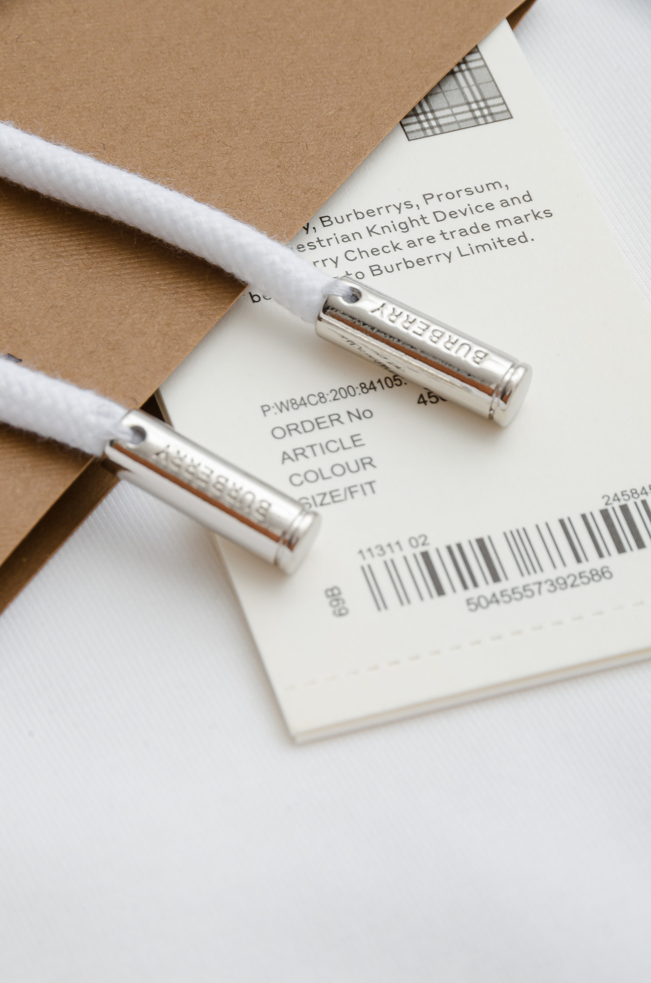 BBR 巴宝莉 2025FW秋冬新品连帽卫衣#质感硬朗挺拔有型，版型立体不易起皱，上身舒适却不失柔软度，