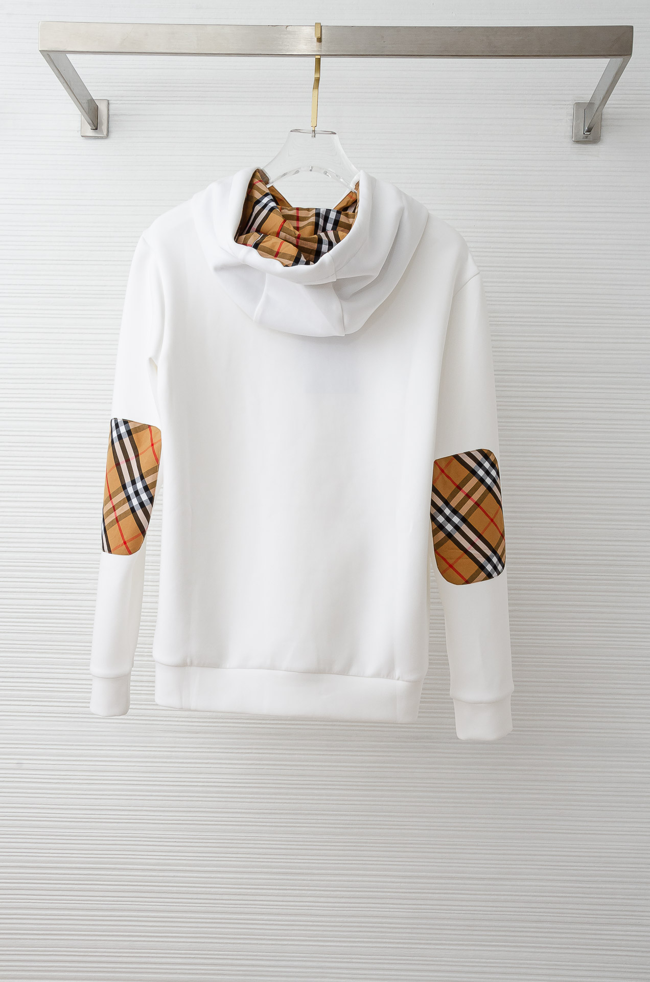 BBR 巴宝莉 2025FW秋冬新品连帽卫衣#质感硬朗挺拔有型，版型立体不易起皱，上身舒适却不失柔软度，