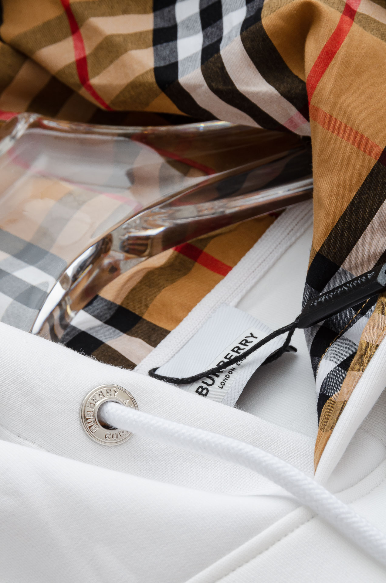 BBR 巴宝莉 2025FW秋冬新品连帽卫衣#质感硬朗挺拔有型，版型立体不易起皱，上身舒适却不失柔软度，