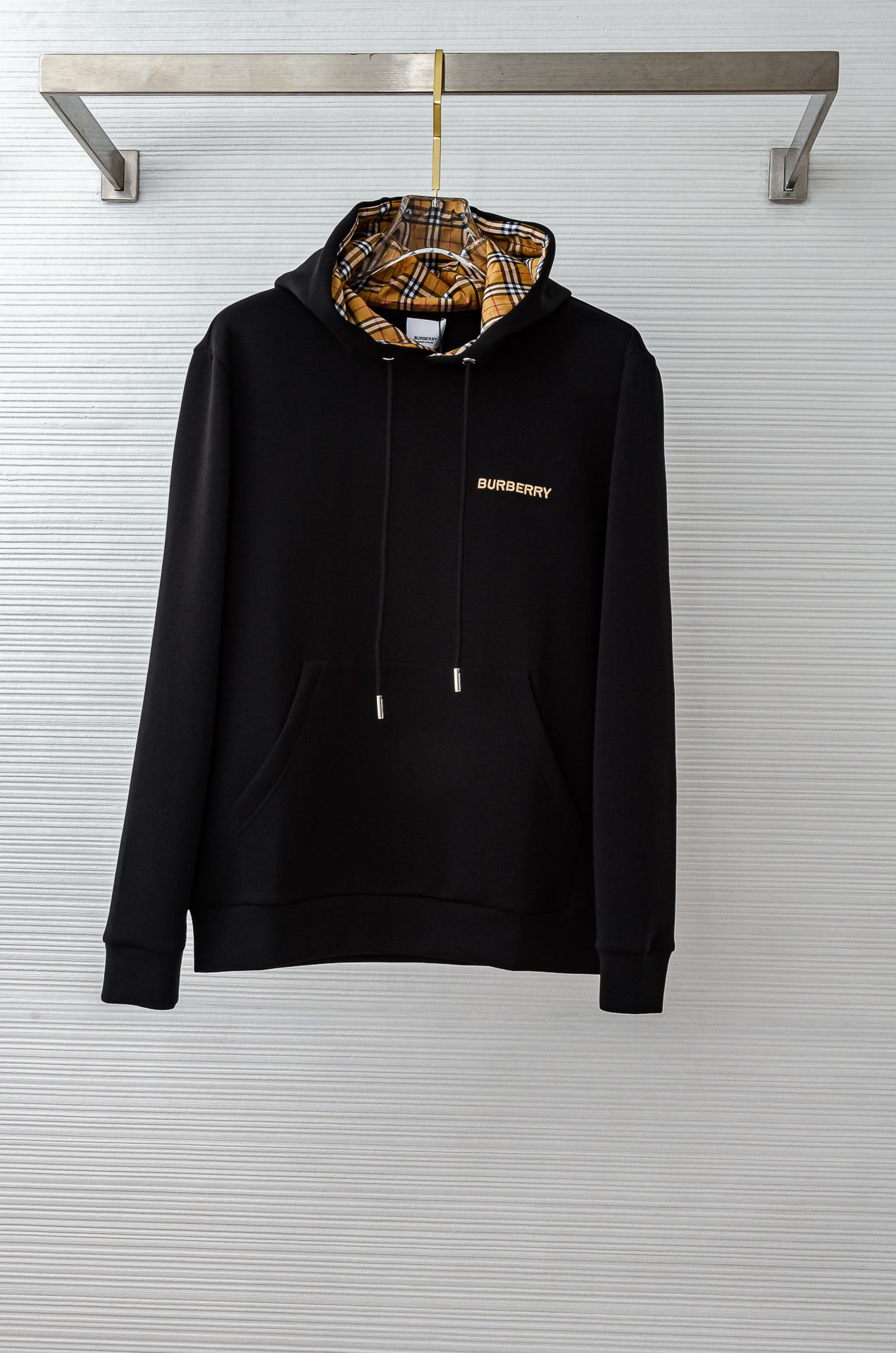 BBR 巴宝莉 2025FW秋冬新品连帽卫衣#质感硬朗挺拔有型，版型立体不易起皱，上身舒适却不失柔软度，