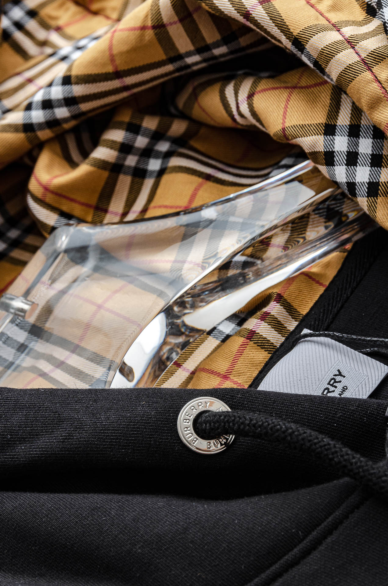 BBR 巴宝莉 2025FW秋冬新品连帽卫衣#质感硬朗挺拔有型，版型立体不易起皱，上身舒适却不失柔软度，