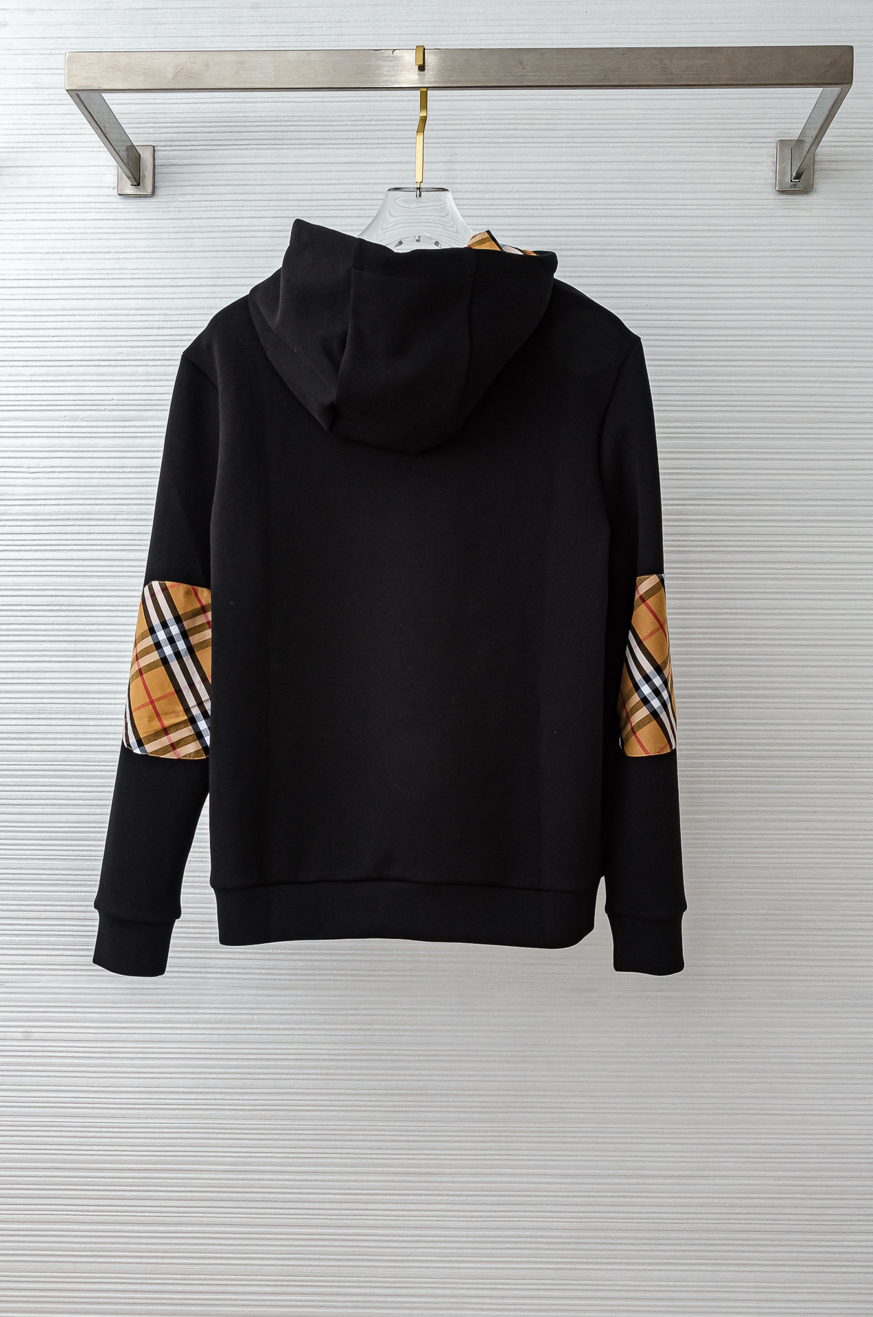 BBR 巴宝莉 2025FW秋冬新品连帽卫衣#质感硬朗挺拔有型，版型立体不易起皱，上身舒适却不失柔软度，