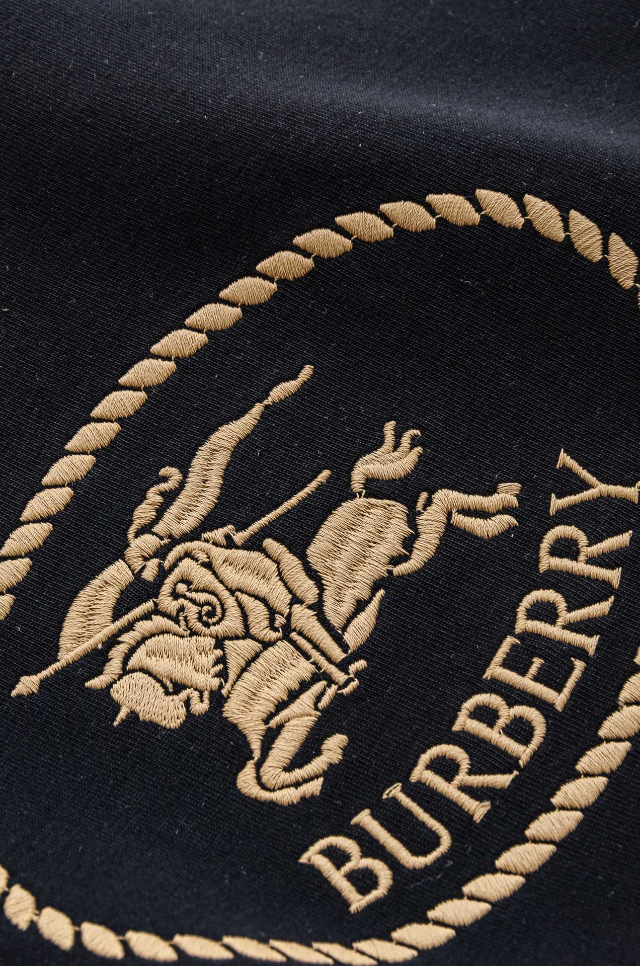 BBR 巴宝莉 2025FW秋冬新品连帽卫衣#质感硬朗挺拔有型，版型立体不易起皱，上身舒适却不失柔软度，