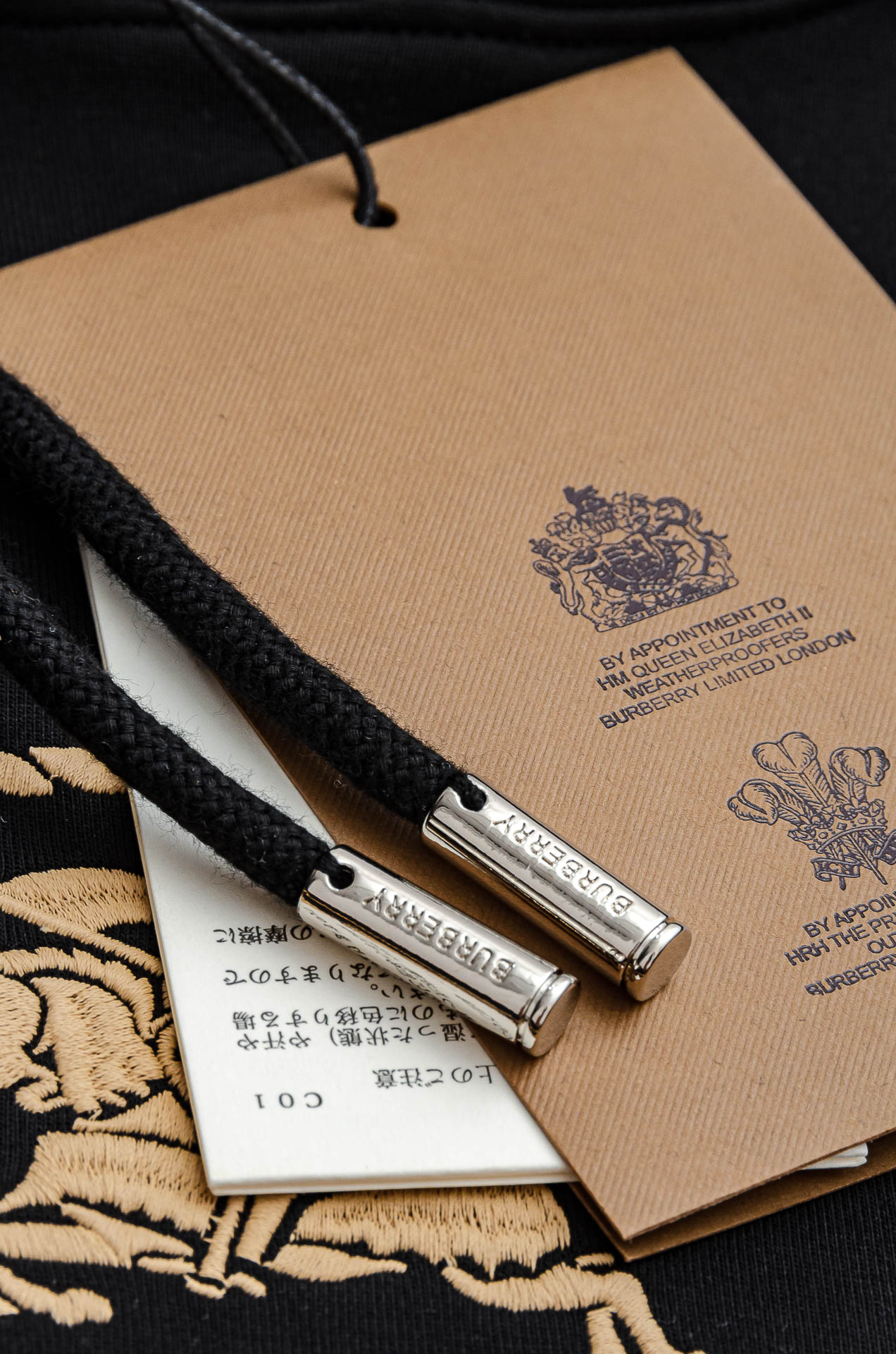 BBR 巴宝莉 2025FW秋冬新品连帽卫衣#质感硬朗挺拔有型，版型立体不易起皱，上身舒适却不失柔软度，