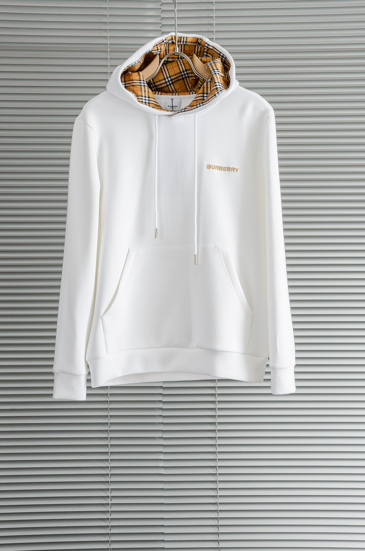 BBR巴宝莉26FW连帽卫衣#选用进口56%聚酯纤维 36%再生纤维8%氨纶面料，质感硬朗挺拔有型，版型