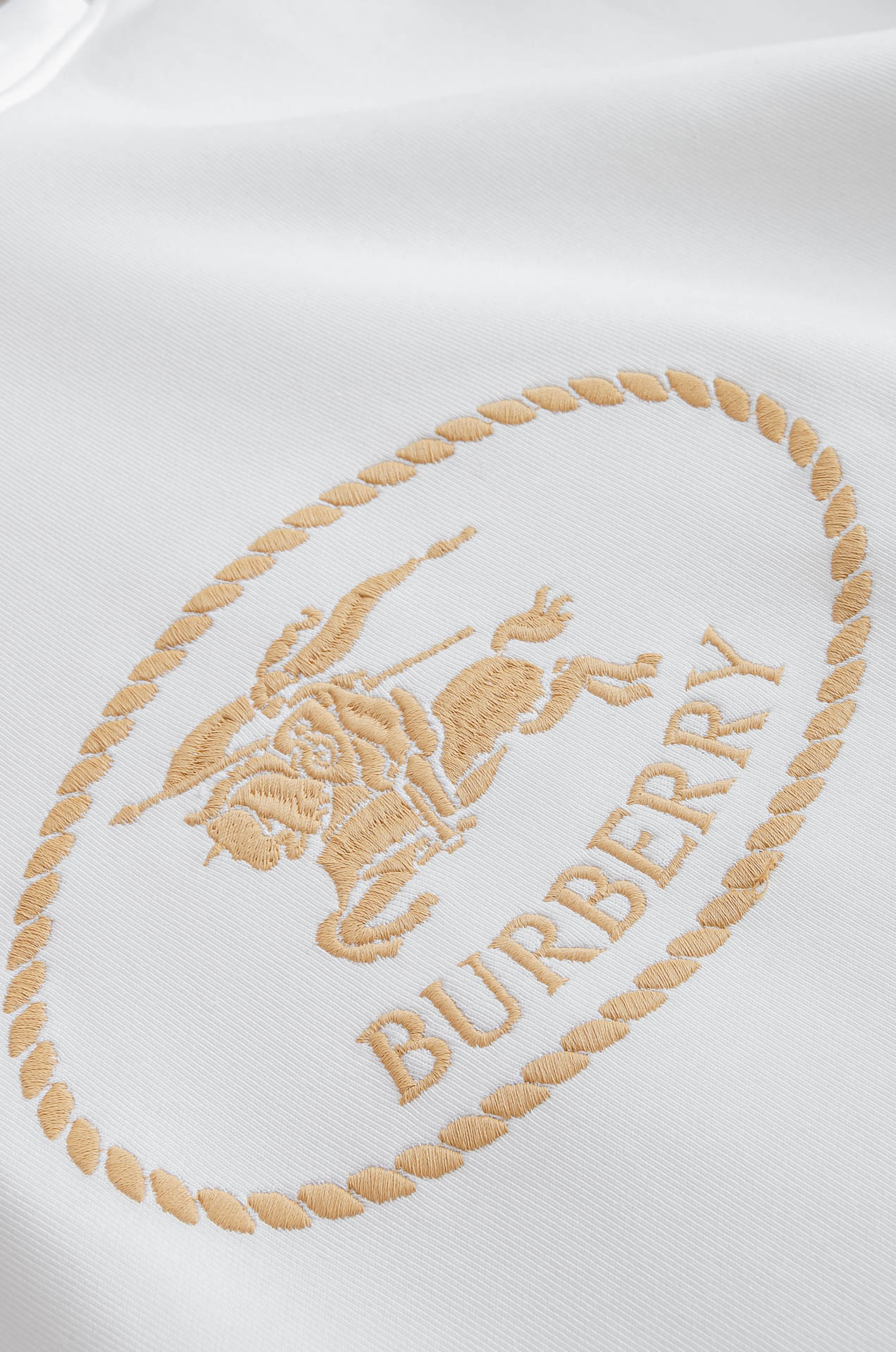 BBR巴宝莉26FW连帽卫衣#选用进口56%聚酯纤维 36%再生纤维8%氨纶面料，质感硬朗挺拔有型，版型