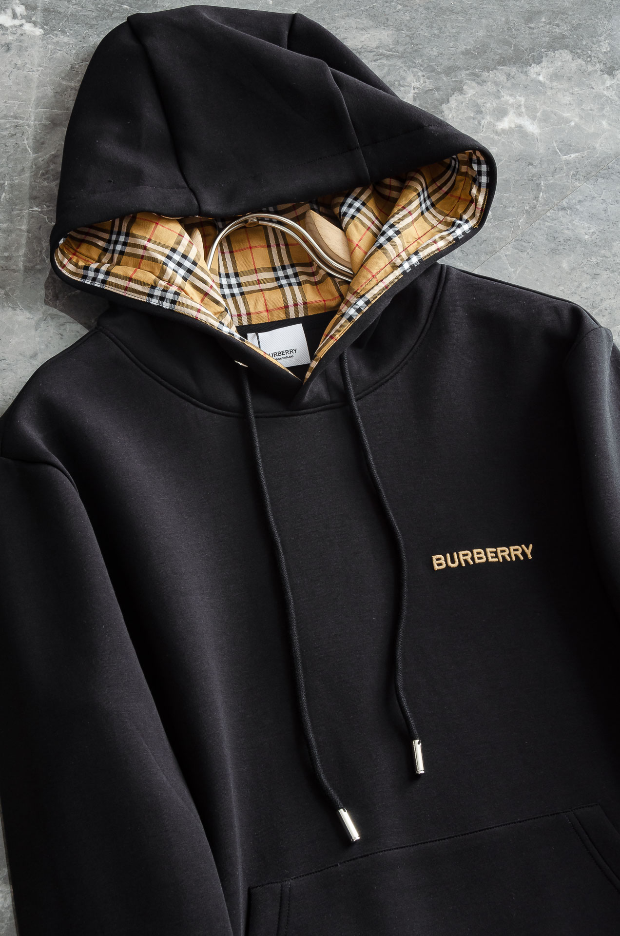 BBR巴宝莉26FW长袖男士连帽卫衣#选用进口56%聚酯纤维 36%再生纤维8%氨纶面料，质感硬朗挺拔有