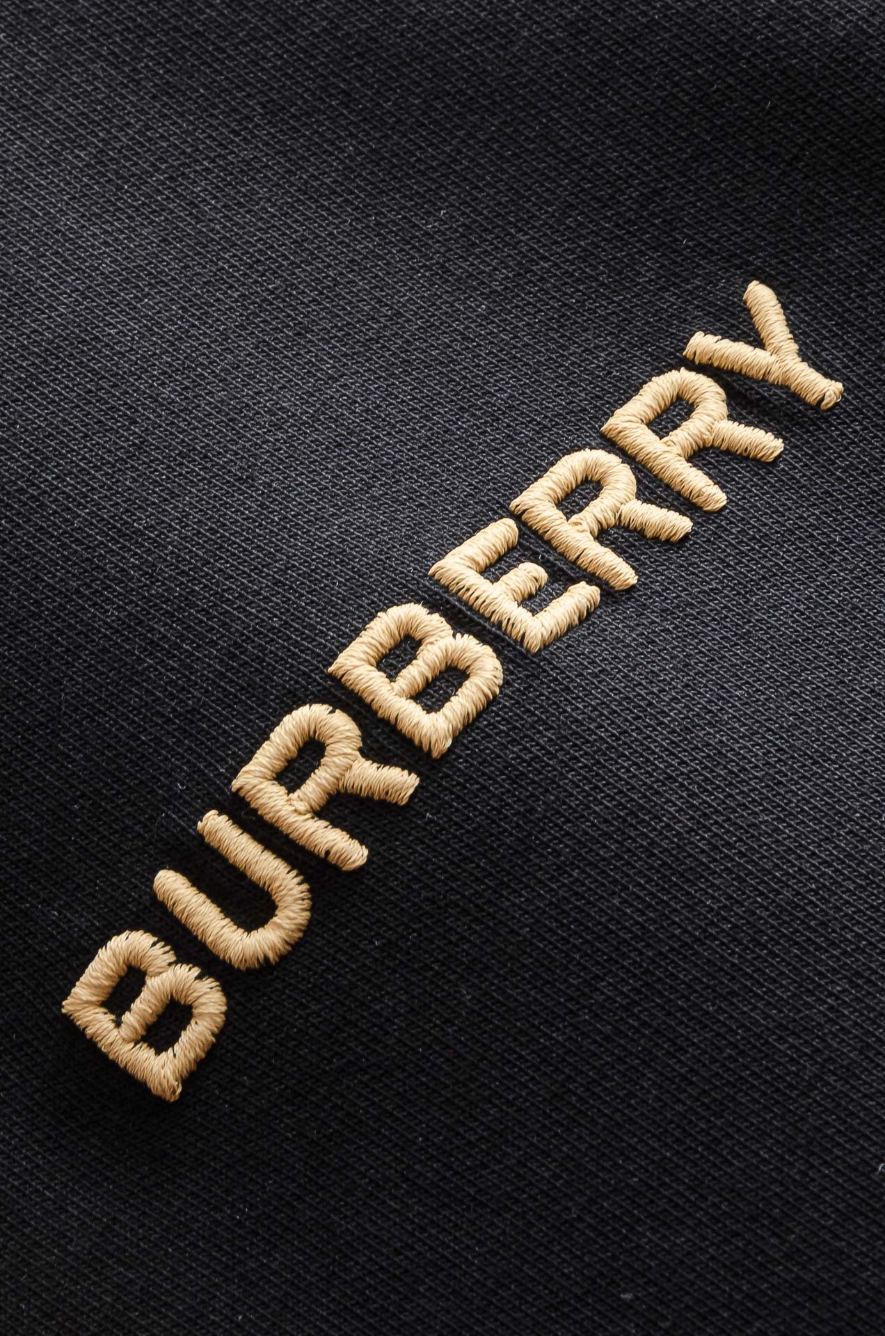 BBR巴宝莉26FW长袖男士连帽卫衣#选用进口56%聚酯纤维 36%再生纤维8%氨纶面料，质感硬朗挺拔有