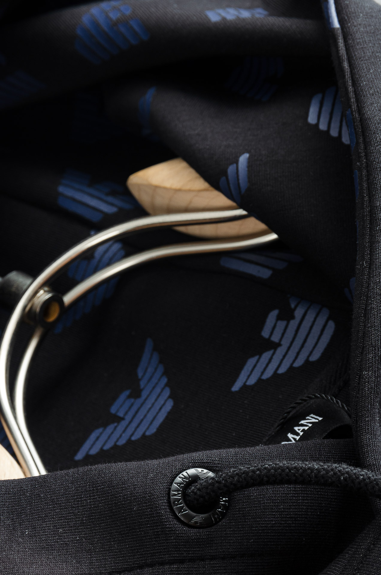 New# 阿玛尼 2025FW秋冬新品连帽卫衣#质感硬朗挺拔有型，版型立体不易起皱，上身舒适却不失柔软度