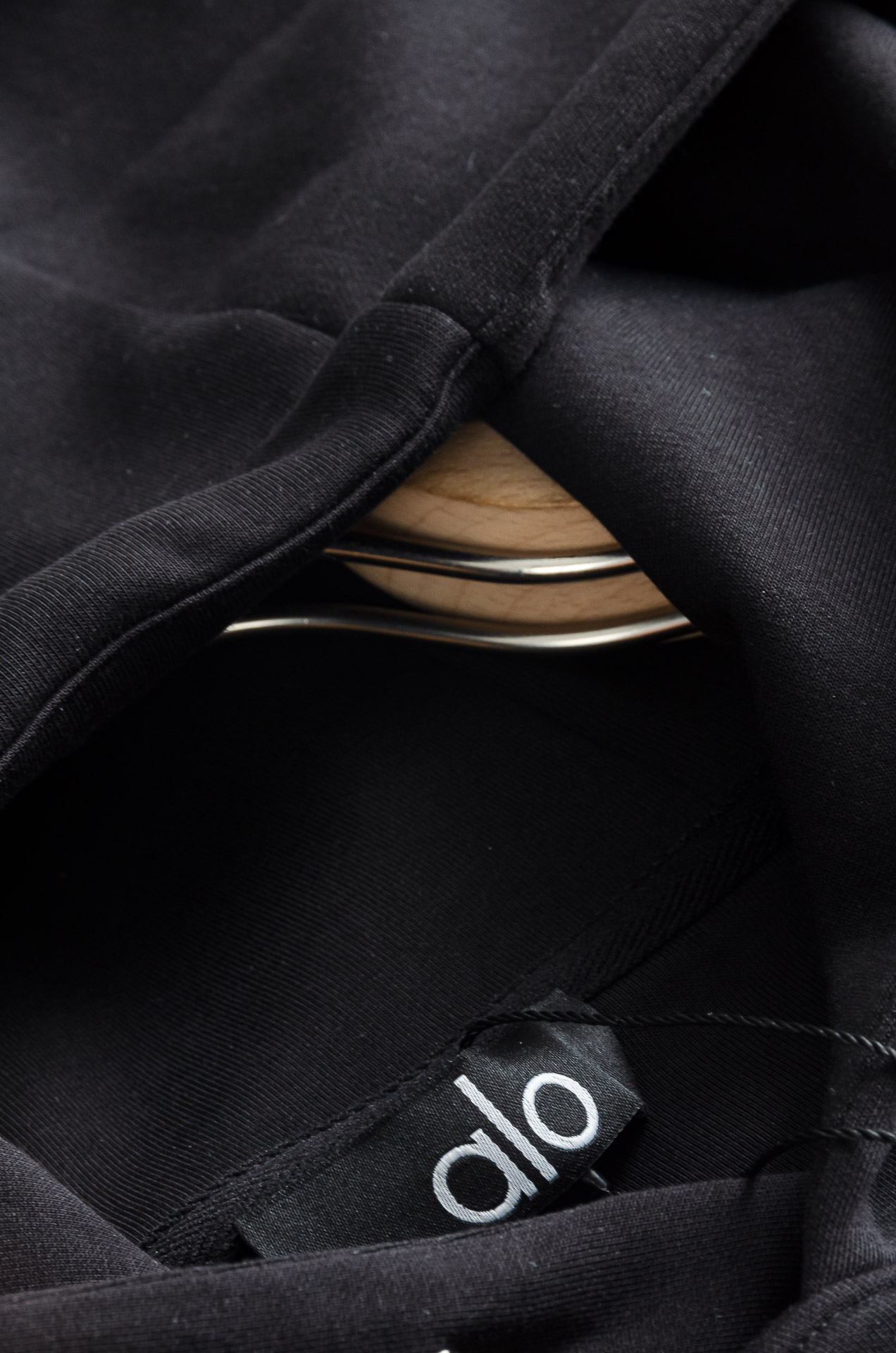 New# alo2025FW秋冬新品连帽卫衣#质感硬朗挺拔有型，版型立体不易起皱，上身舒适却不失柔软度，