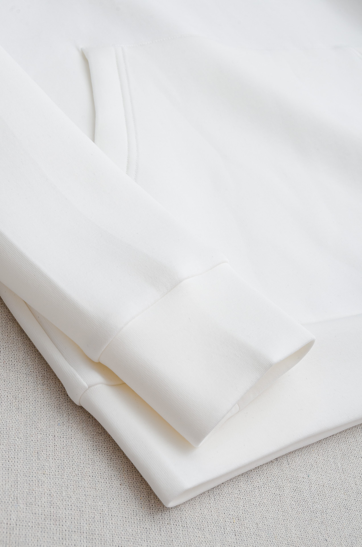 BBR 巴宝莉 2025FW秋冬新品连帽卫衣#质感硬朗挺拔有型，版型立体不易起皱，上身舒适却不失柔软度，