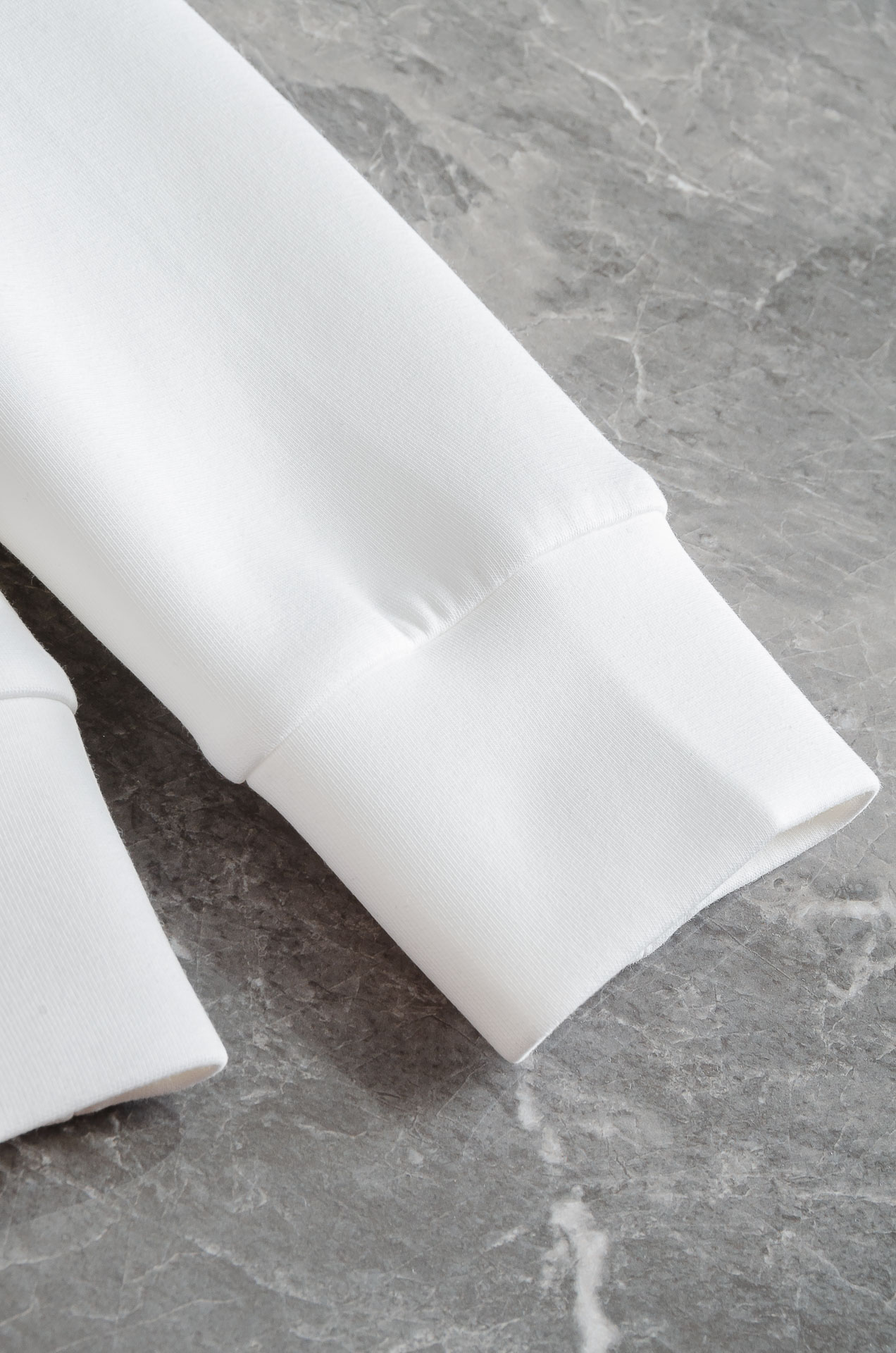 New# alo2025FW秋冬新品连帽卫衣#质感硬朗挺拔有型，版型立体不易起皱，上身舒适却不失柔软度，