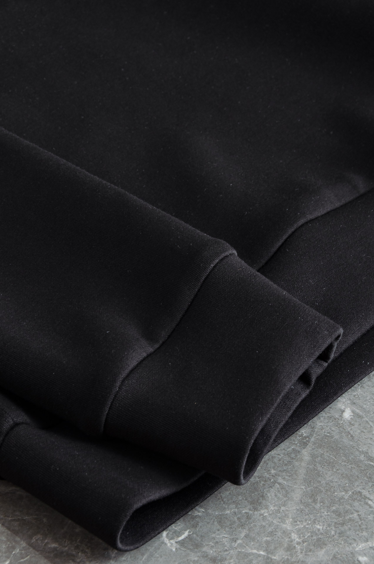 New# alo2025FW秋冬新品连帽卫衣#质感硬朗挺拔有型，版型立体不易起皱，上身舒适却不失柔软度，