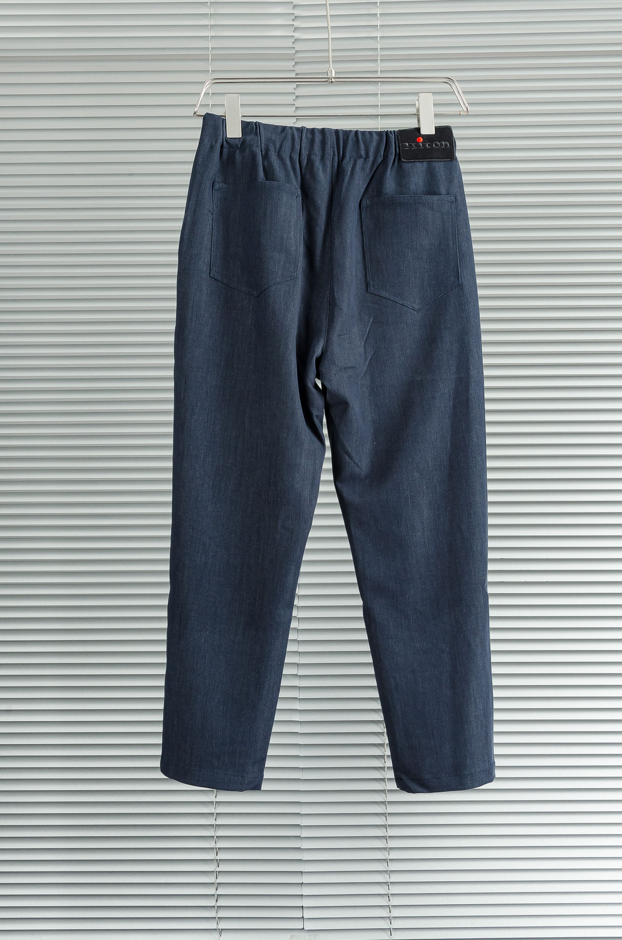 Kiton2025 FW新品 弹力抽绳腰头男士休闲舒适直筒长裤其匠心打造，毋庸置疑的极品重磅，无需过多的