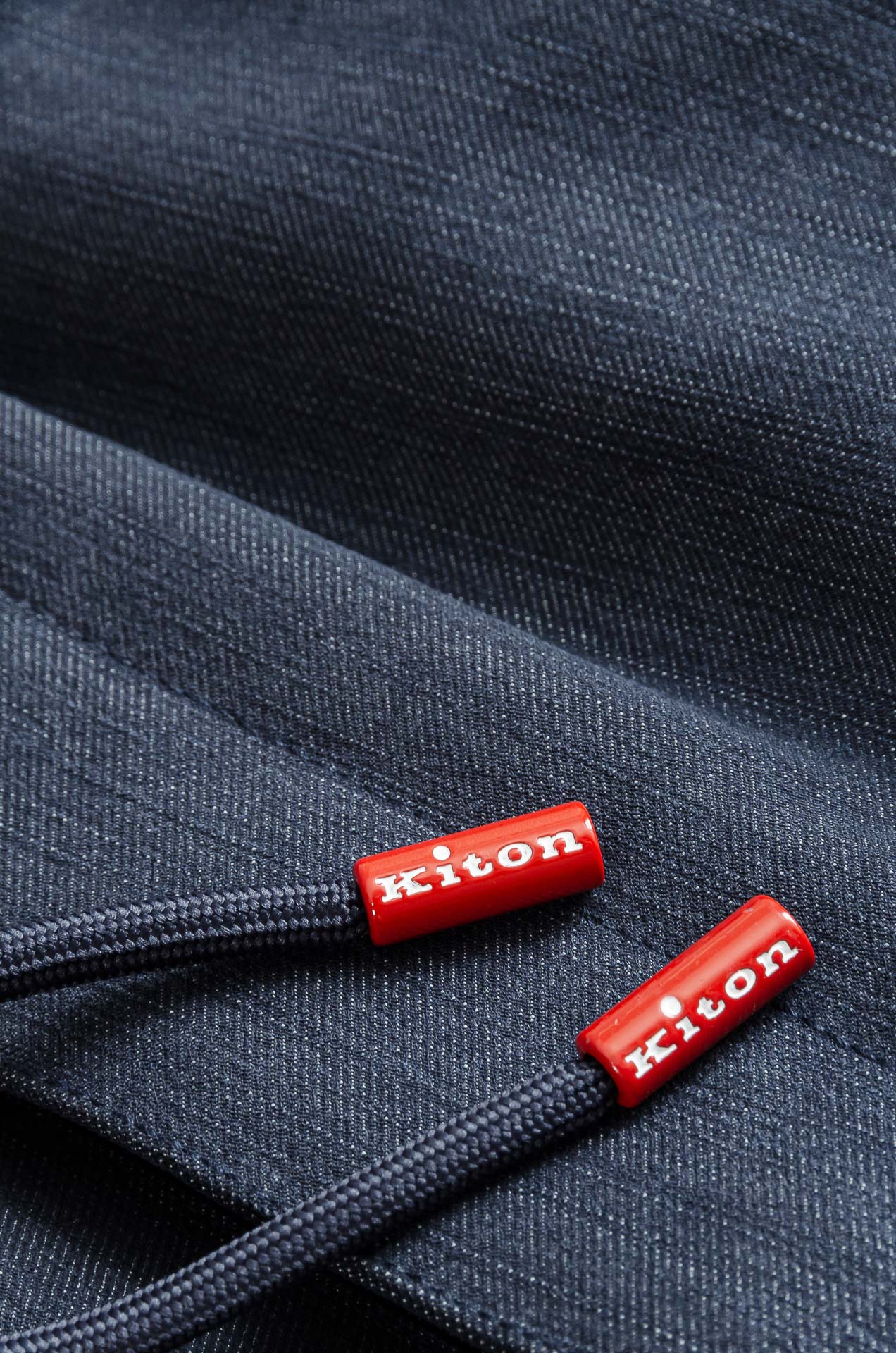Kiton2025 FW新品 弹力抽绳腰头男士休闲舒适直筒长裤其匠心打造，毋庸置疑的极品重磅，无需过多的