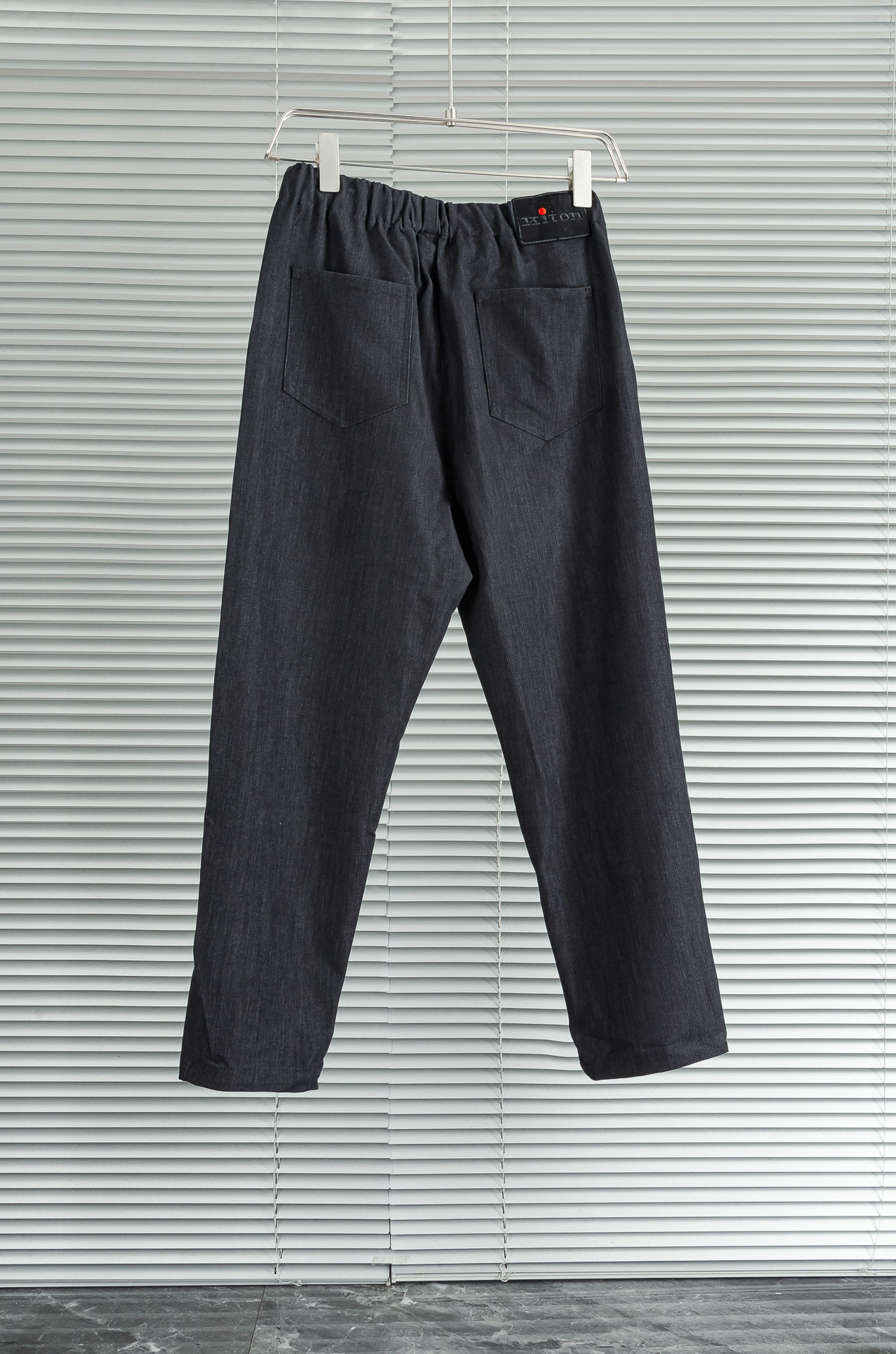 Kiton2025 FW新品 弹力抽绳腰头男士休闲舒适直筒长裤其匠心打造，毋庸置疑的极品重磅，无需过多的