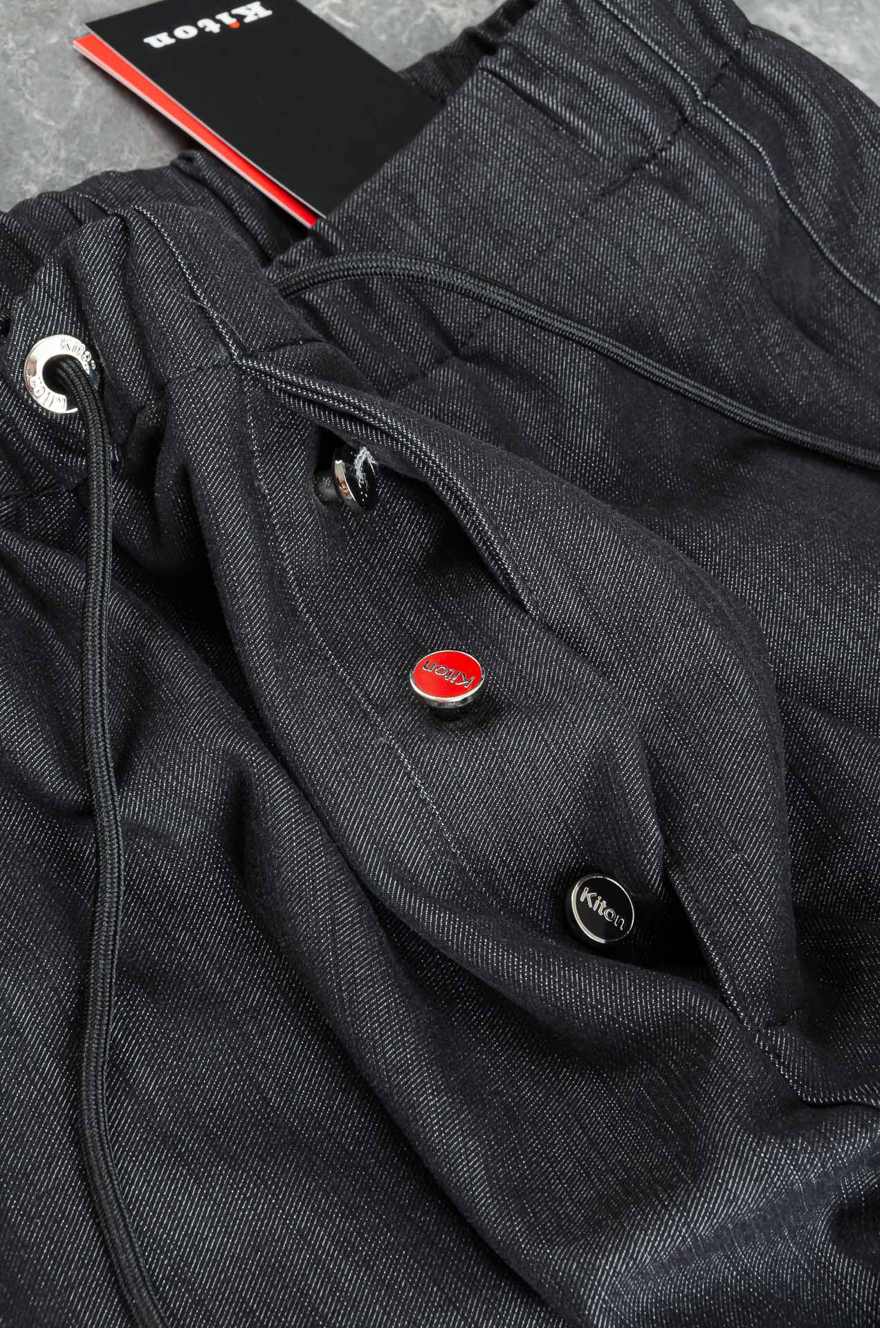 Kiton2025 FW新品 弹力抽绳腰头男士休闲舒适直筒长裤其匠心打造，毋庸置疑的极品重磅，无需过多的