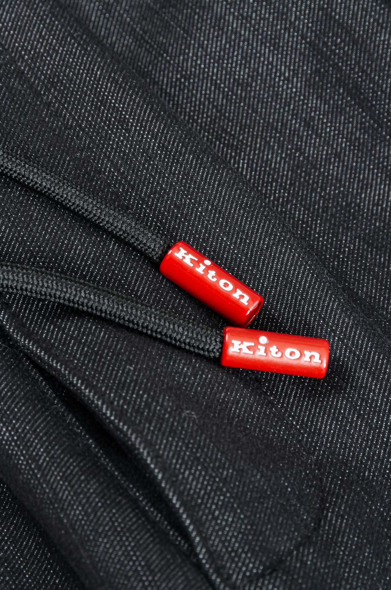 Kiton2025 FW新品 弹力抽绳腰头男士休闲舒适直筒长裤其匠心打造，毋庸置疑的极品重磅，无需过多的