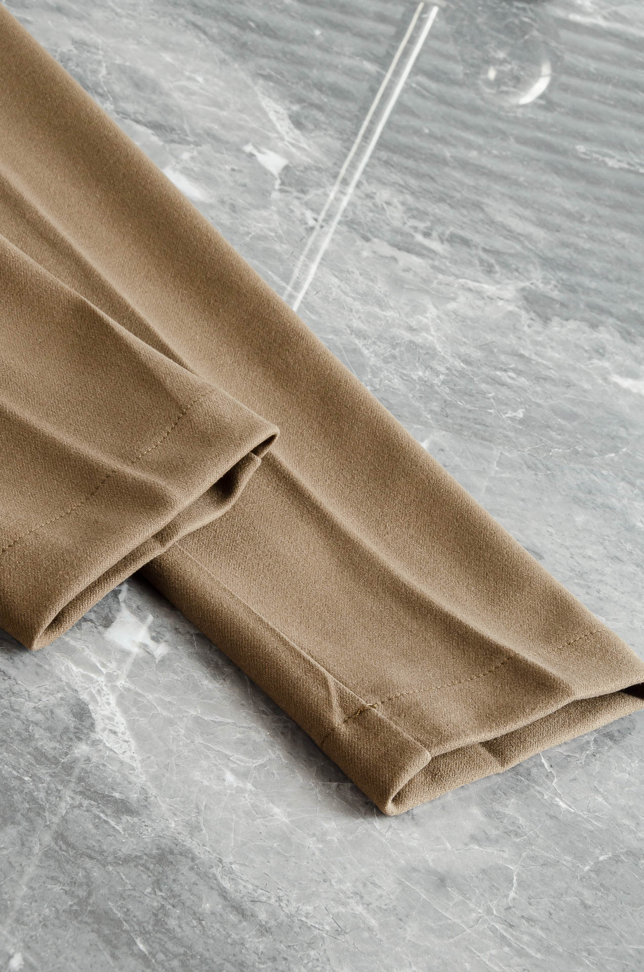 Prada 2025 FW新品 弹力抽绳腰头男士休闲舒适直筒长裤其匠心打造，毋庸置疑的极品重磅，无需过多