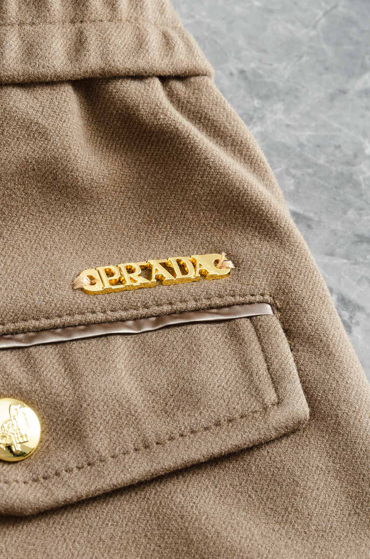 Prada 2025 FW新品 弹力抽绳腰头男士休闲舒适直筒长裤其匠心打造，毋庸置疑的极品重磅，无需过多