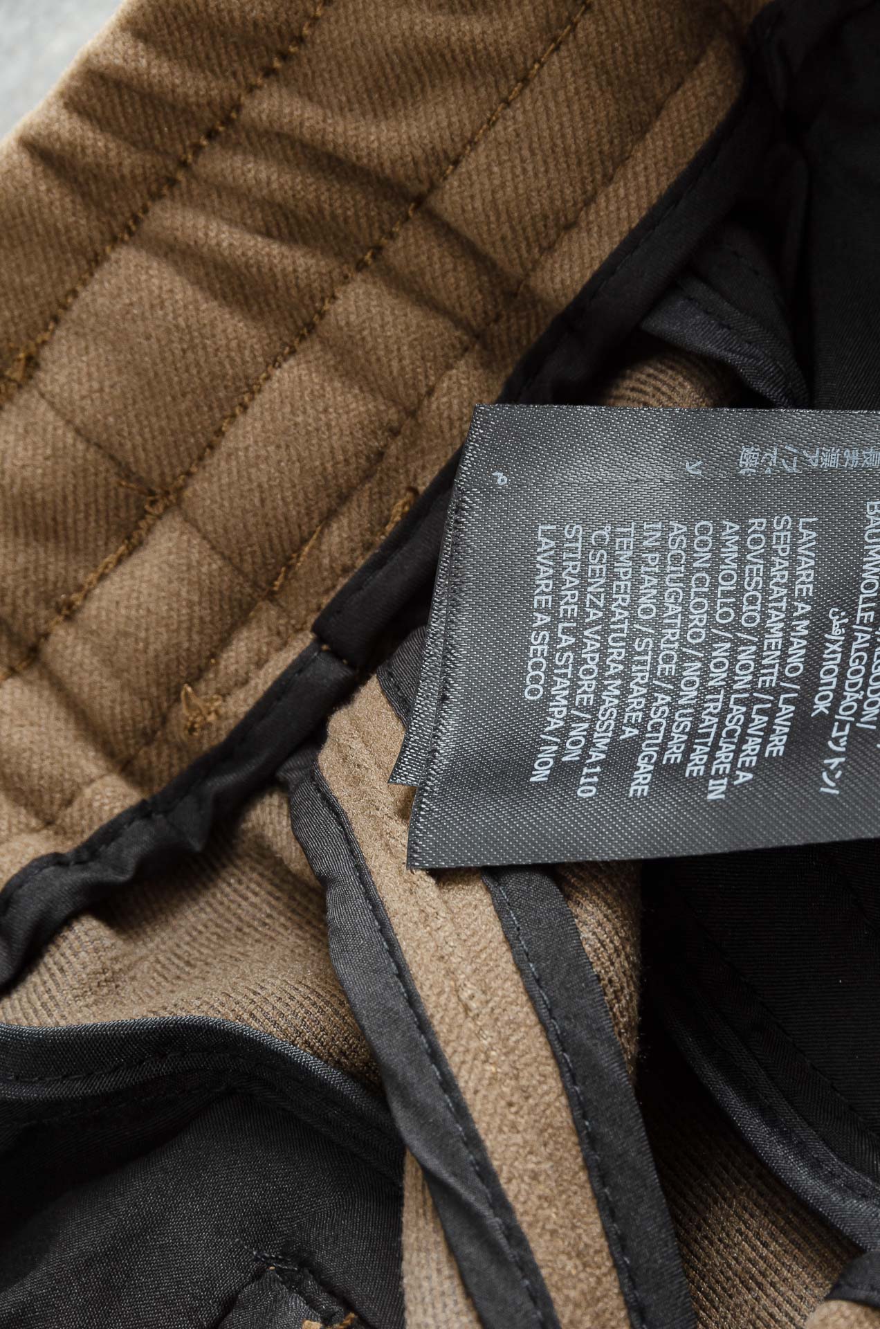 Prada 2025 FW新品 弹力抽绳腰头男士休闲舒适直筒长裤其匠心打造，毋庸置疑的极品重磅，无需过多