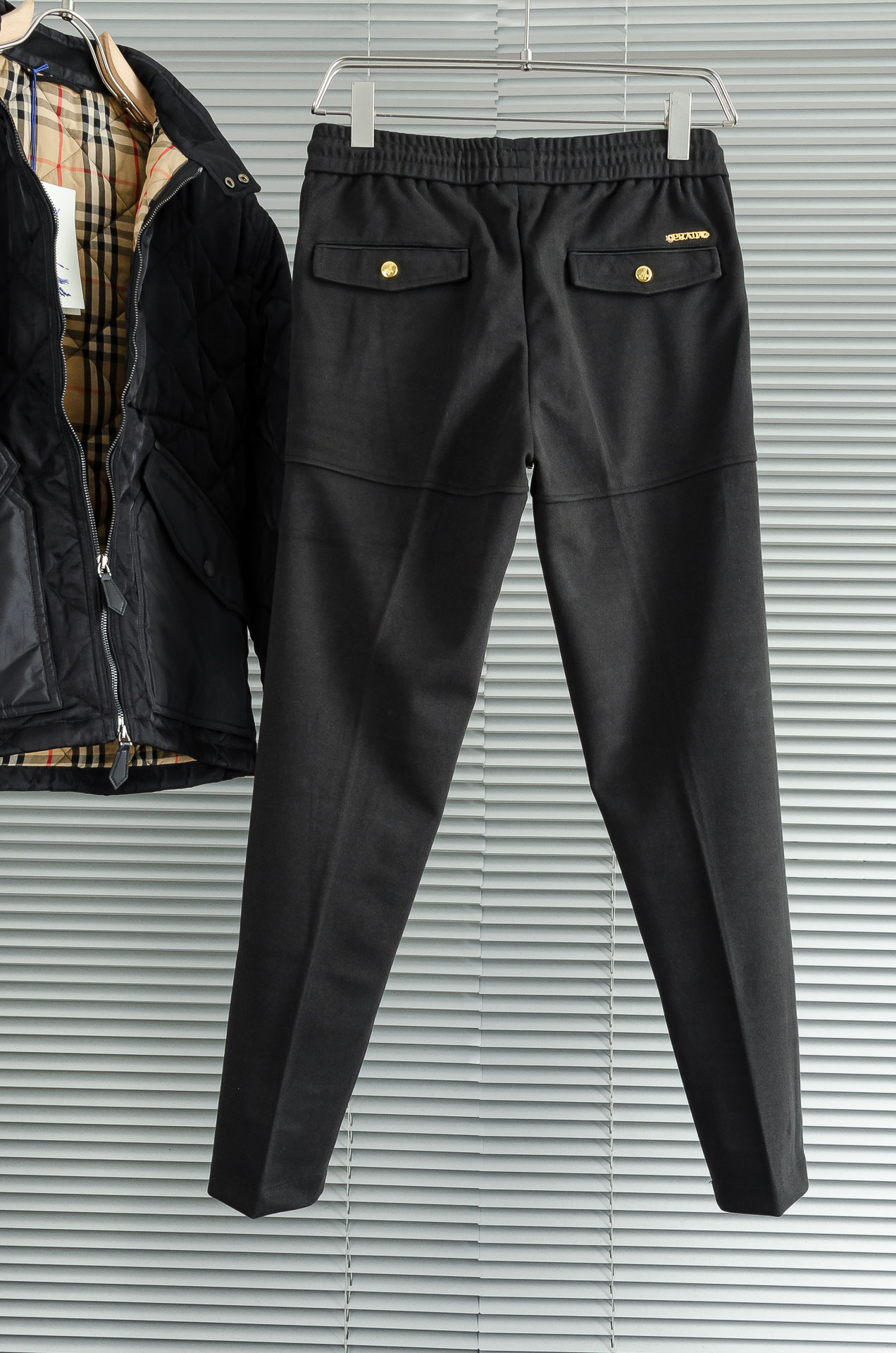 Prada 2025 FW新品 弹力抽绳腰头男士休闲舒适直筒长裤其匠心打造，毋庸置疑的极品重磅，无需过多