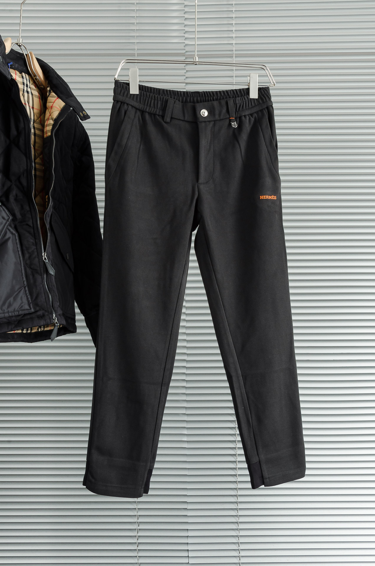 爱马仕2025 FW新品 弹力抽绳腰头男士休闲舒适直筒长裤其匠心打造，毋庸置疑的极品重磅，无需过多的词汇