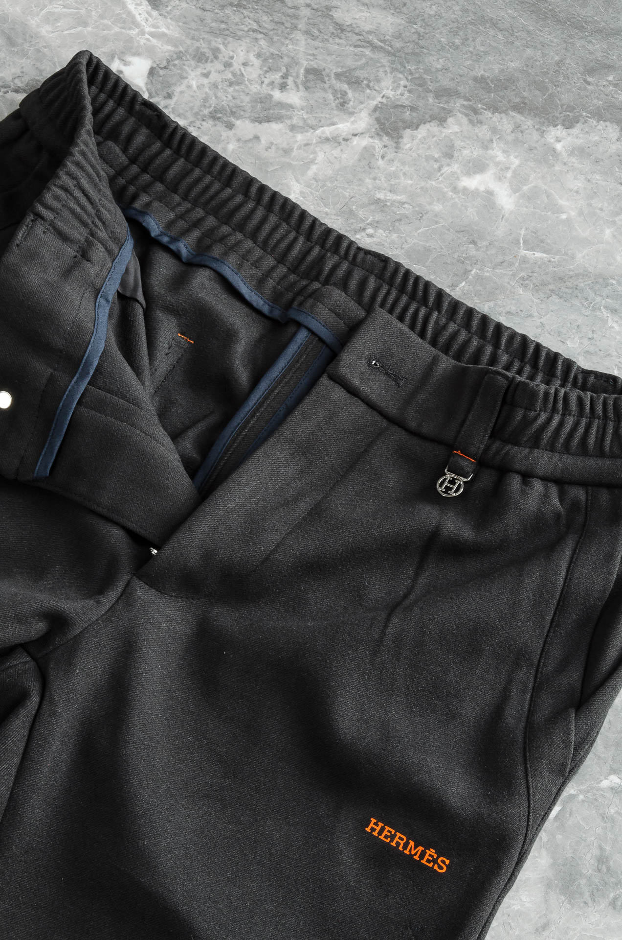 爱马仕2025 FW新品 弹力抽绳腰头男士休闲舒适直筒长裤其匠心打造，毋庸置疑的极品重磅，无需过多的词汇