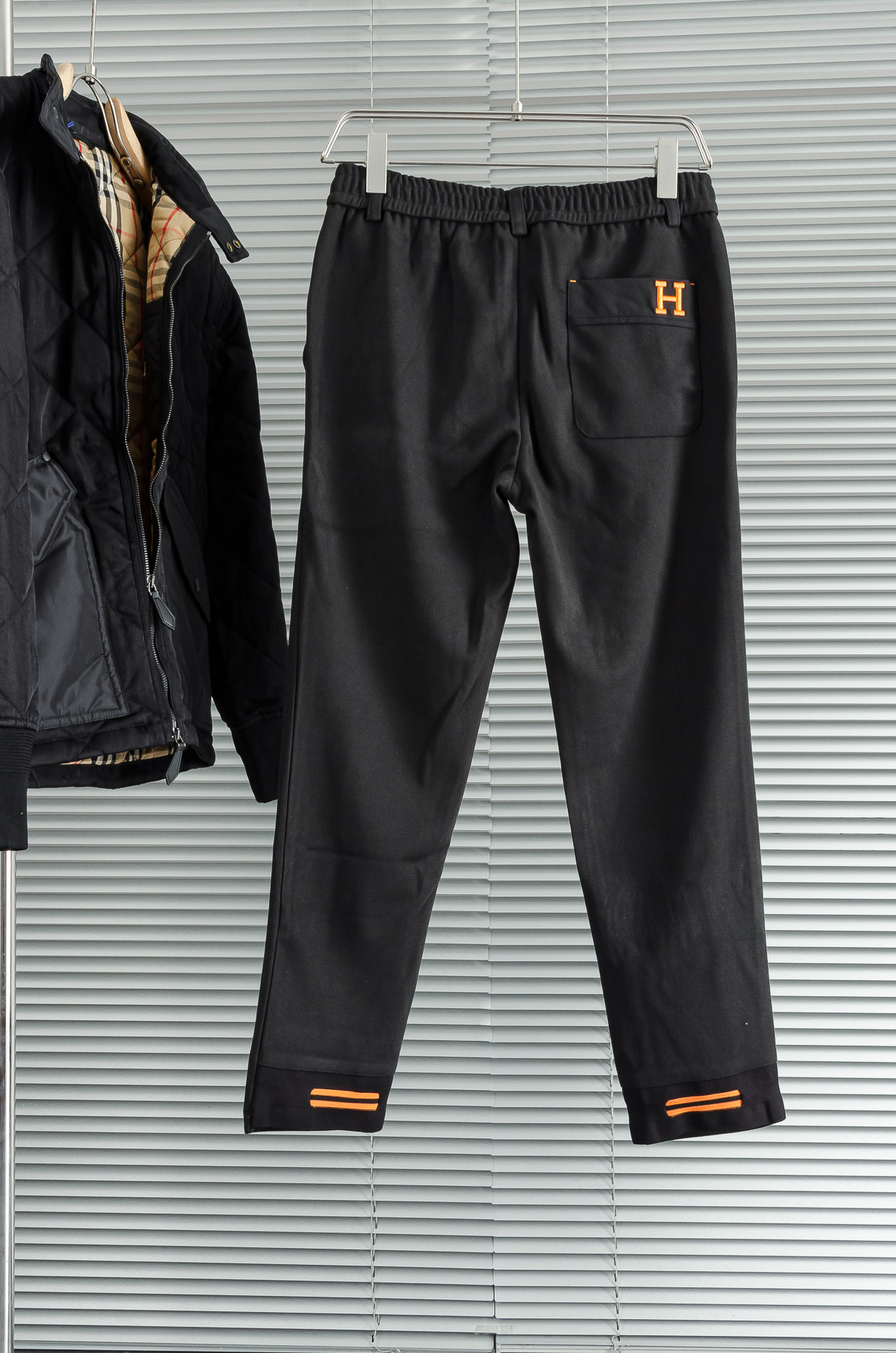 爱马仕2025 FW新品 弹力抽绳腰头男士休闲舒适直筒长裤其匠心打造，毋庸置疑的极品重磅，无需过多的词汇